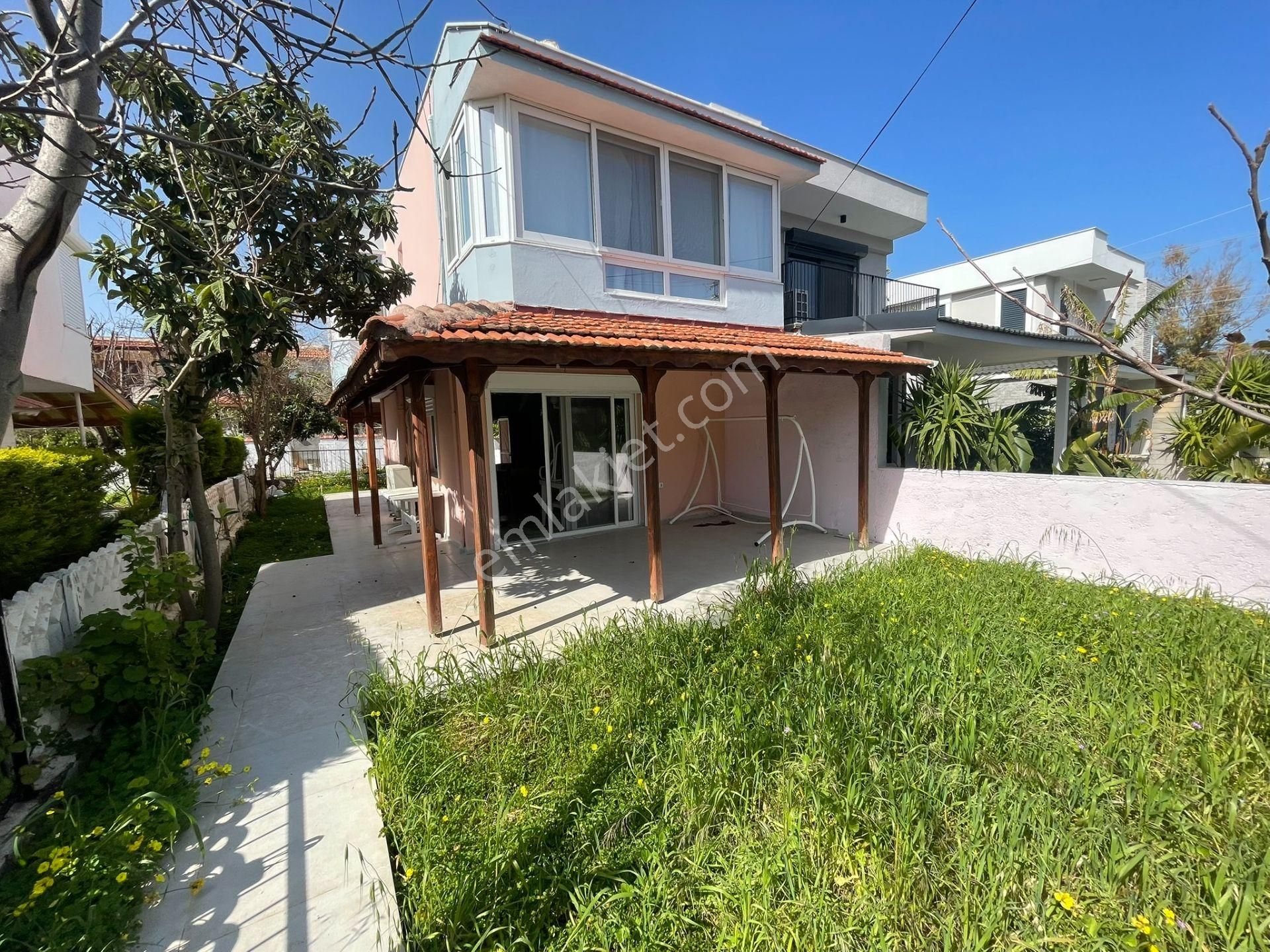 İzmir Çeşme Yalı Mahallesi Atakent Sitesinde Dubleks Villa! - Görsel 24