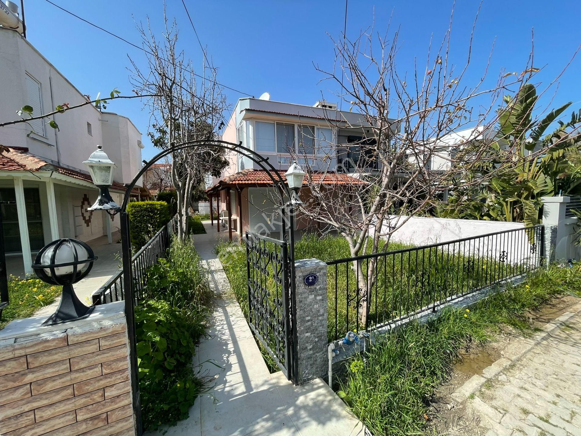 İzmir Çeşme Yalı Mahallesi Atakent Sitesinde Dubleks Villa! - Görsel 35