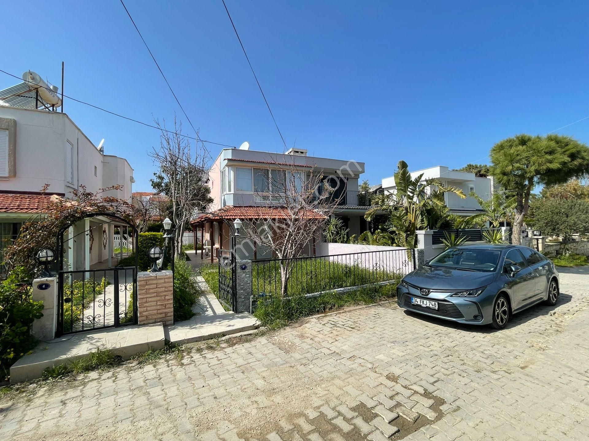 İzmir Çeşme Yalı Mahallesi Atakent Sitesinde Dubleks Villa! - Görsel 31