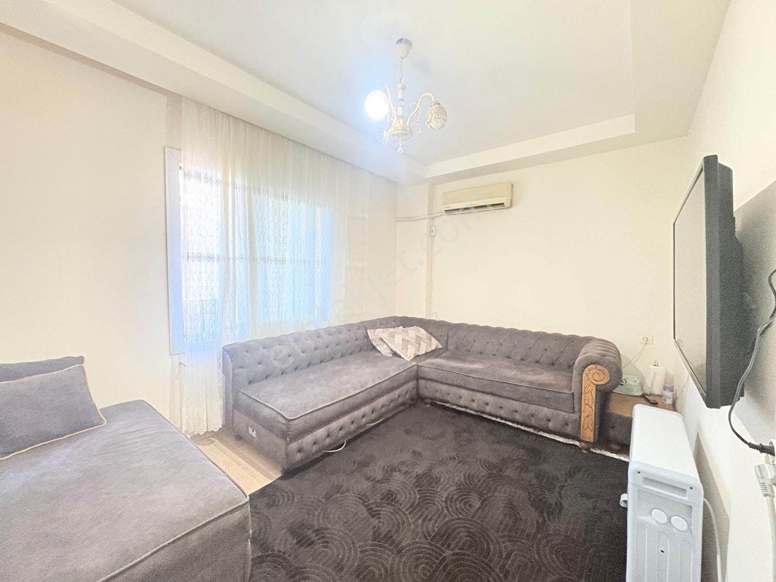 Prestij'den Sağlık'ta Asansörlü Geniş Oturumlu 2+1 Daire - Görsel 2