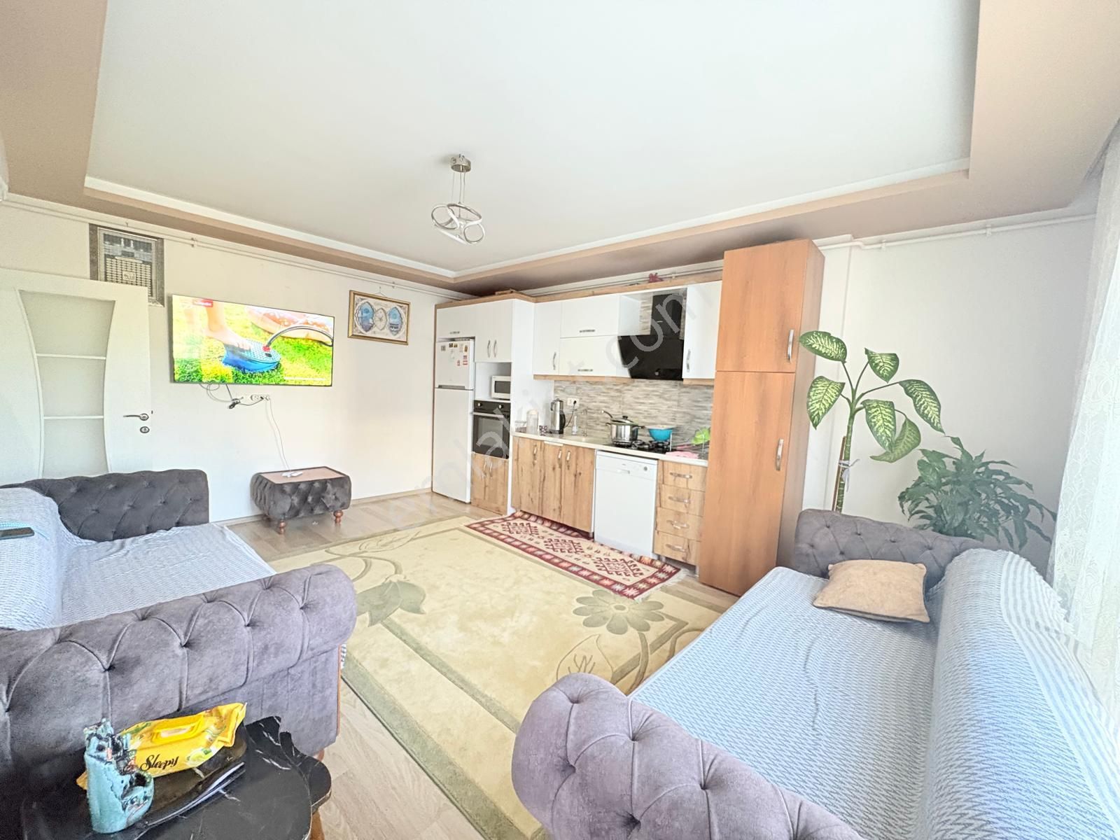 Prestij'den Sağlık'ta Asansörlü Geniş Oturumlu 2+1 Daire - Görsel 3