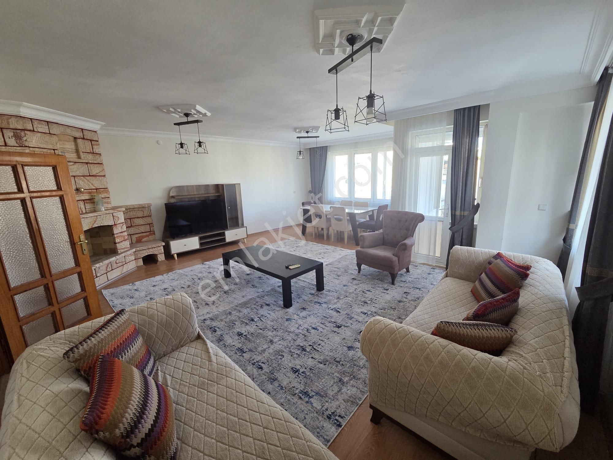 Konyaaltı Liman Mah Kiralık Temiz Eşyalı 3+1 Daire Denize 4oo Mt