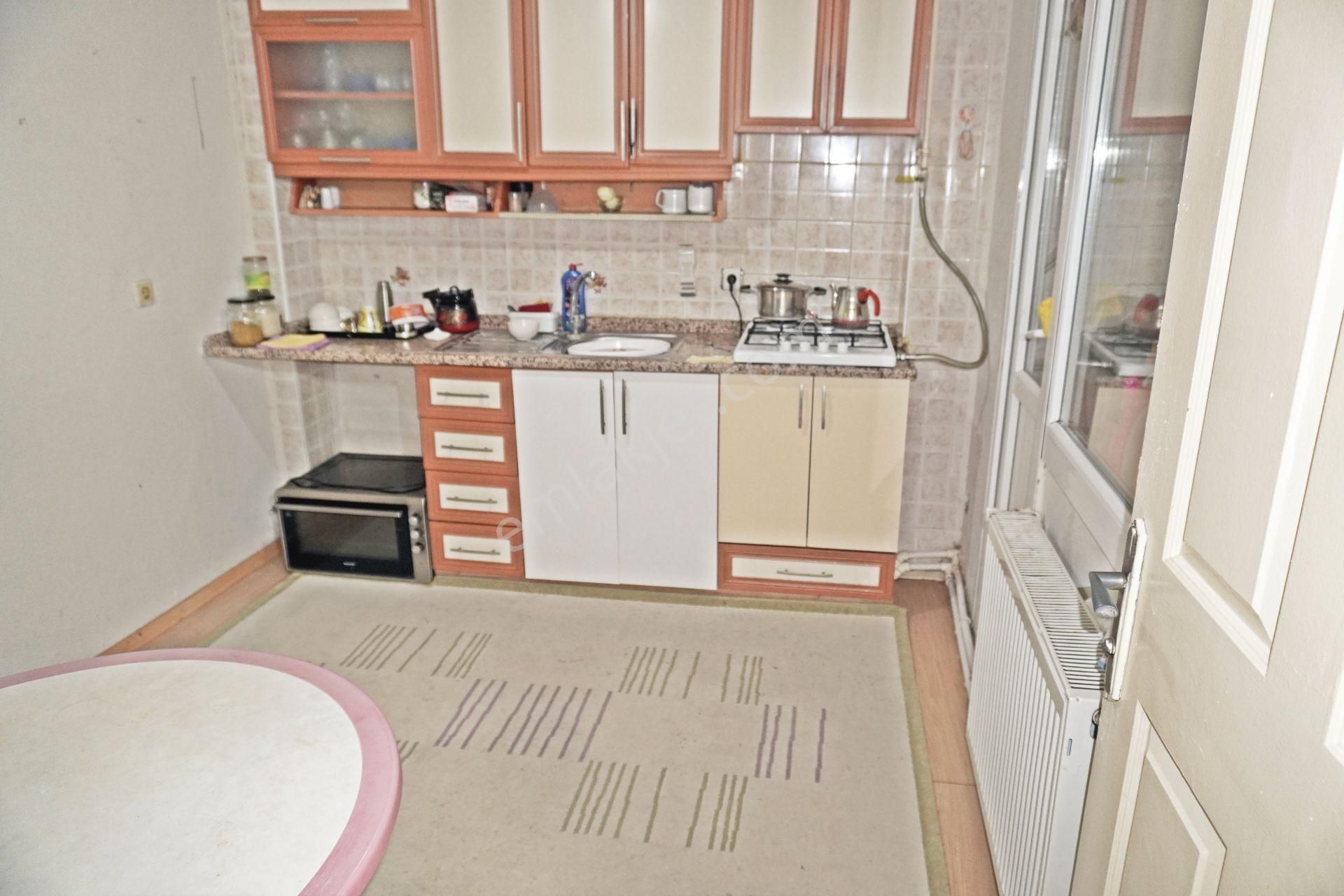 Çiğli K.çiğli De Satılık Daire Dogalgaz Kombili Çiğli Serkan Da