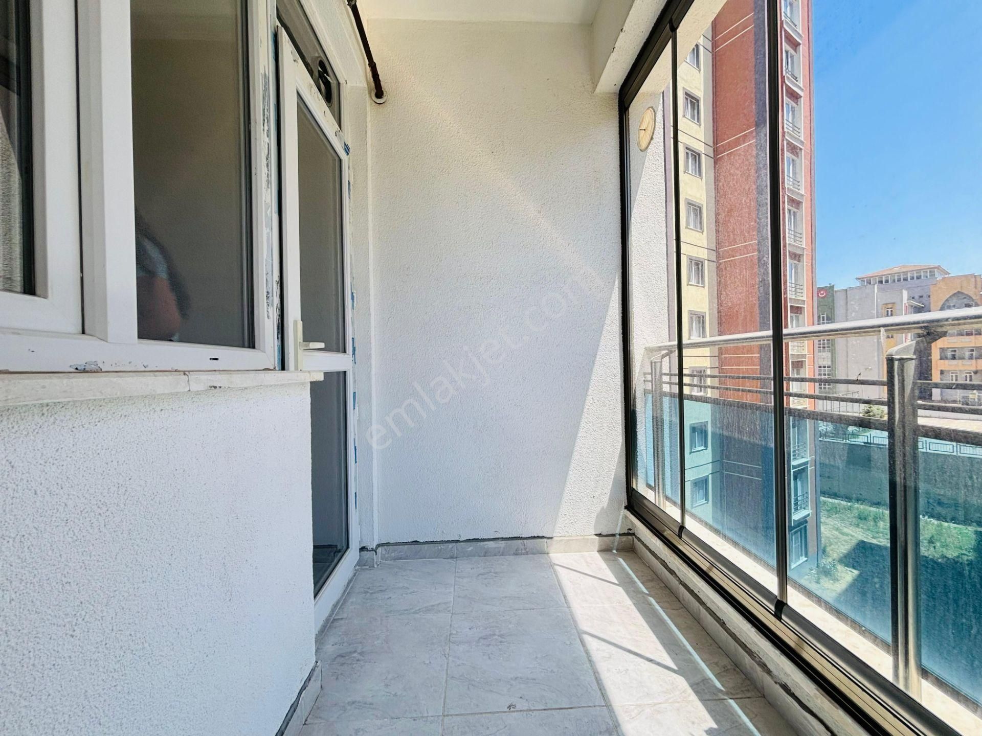 Güven'den Tepe'de 7/24 Güvenlikli Sitede Ara Kat 3+1 Daire - Görsel 14