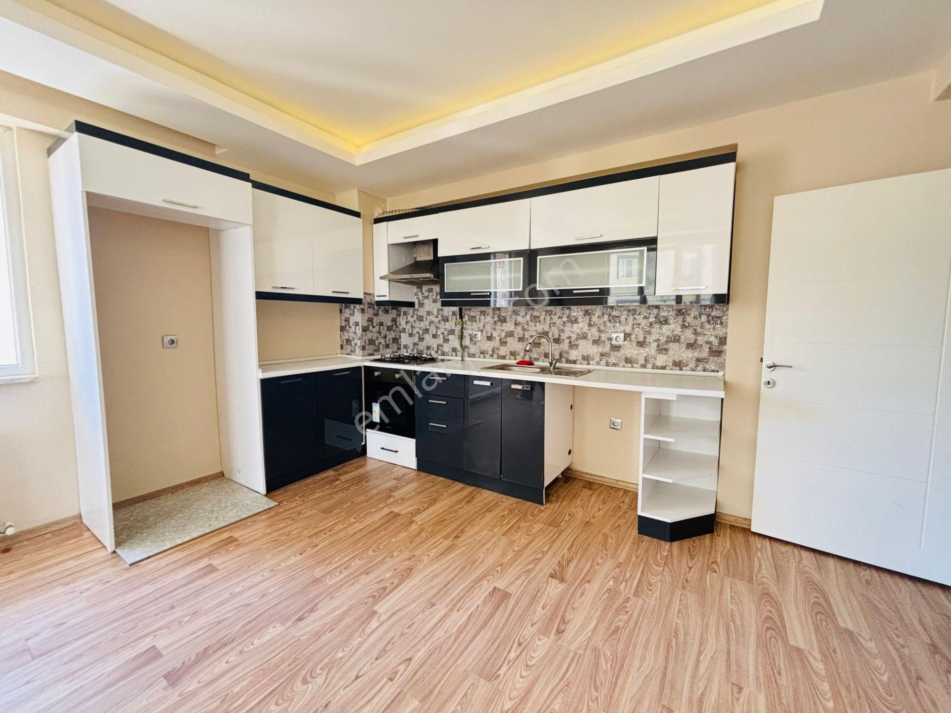 Güven'den Tepe'de 7/24 Güvenlikli Sitede Ara Kat 3+1 Daire - Görsel 7