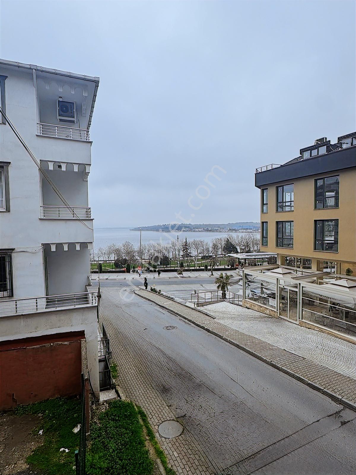 Küçükçekmece'de Marmaraya 1 Dk, Göl Manzaralı, Satılık 2+1 Daire - Görsel 6