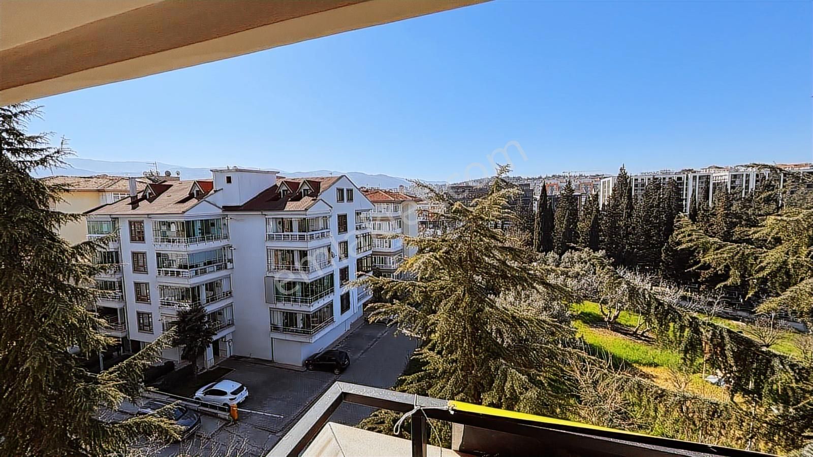 Barış Mah. Fsm Metroya 50 M Site İçerisinde 3+1 Kombili Daire