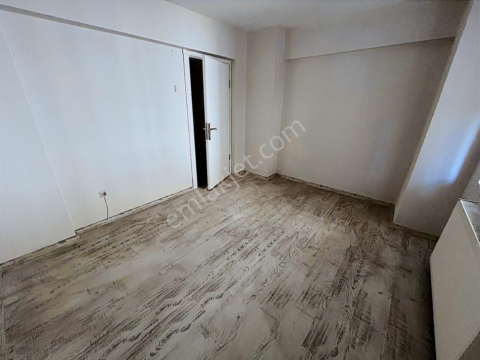 Inonu Caddesinde 3+1 Bakımlı Daire - Görsel 17