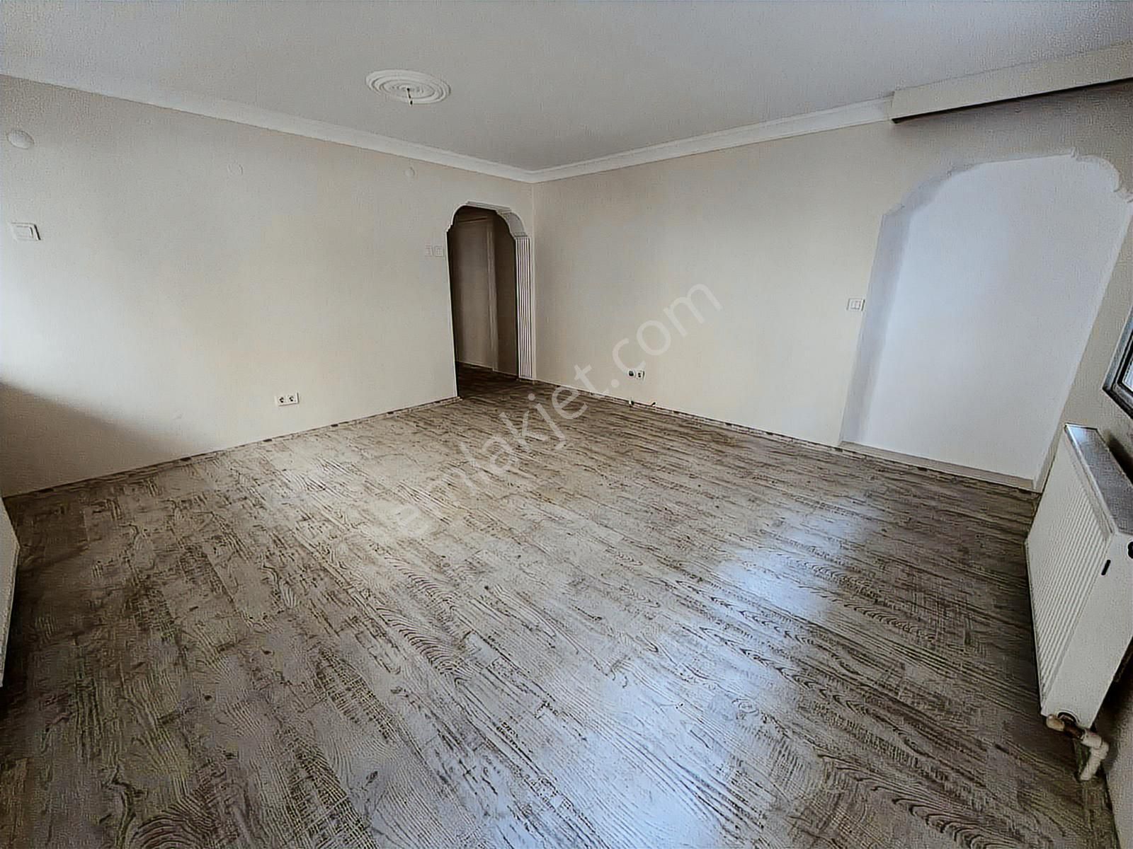 Inonu Caddesinde 3+1 Bakımlı Daire - Görsel 13