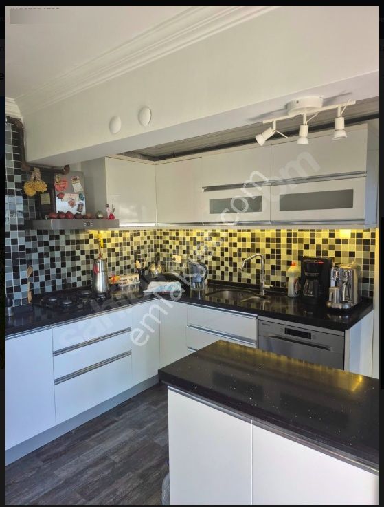 Sahibinden Muhteşem Manzaralı, Geniş Meyve Bahçeli, Şömineli Villa - Görsel 7