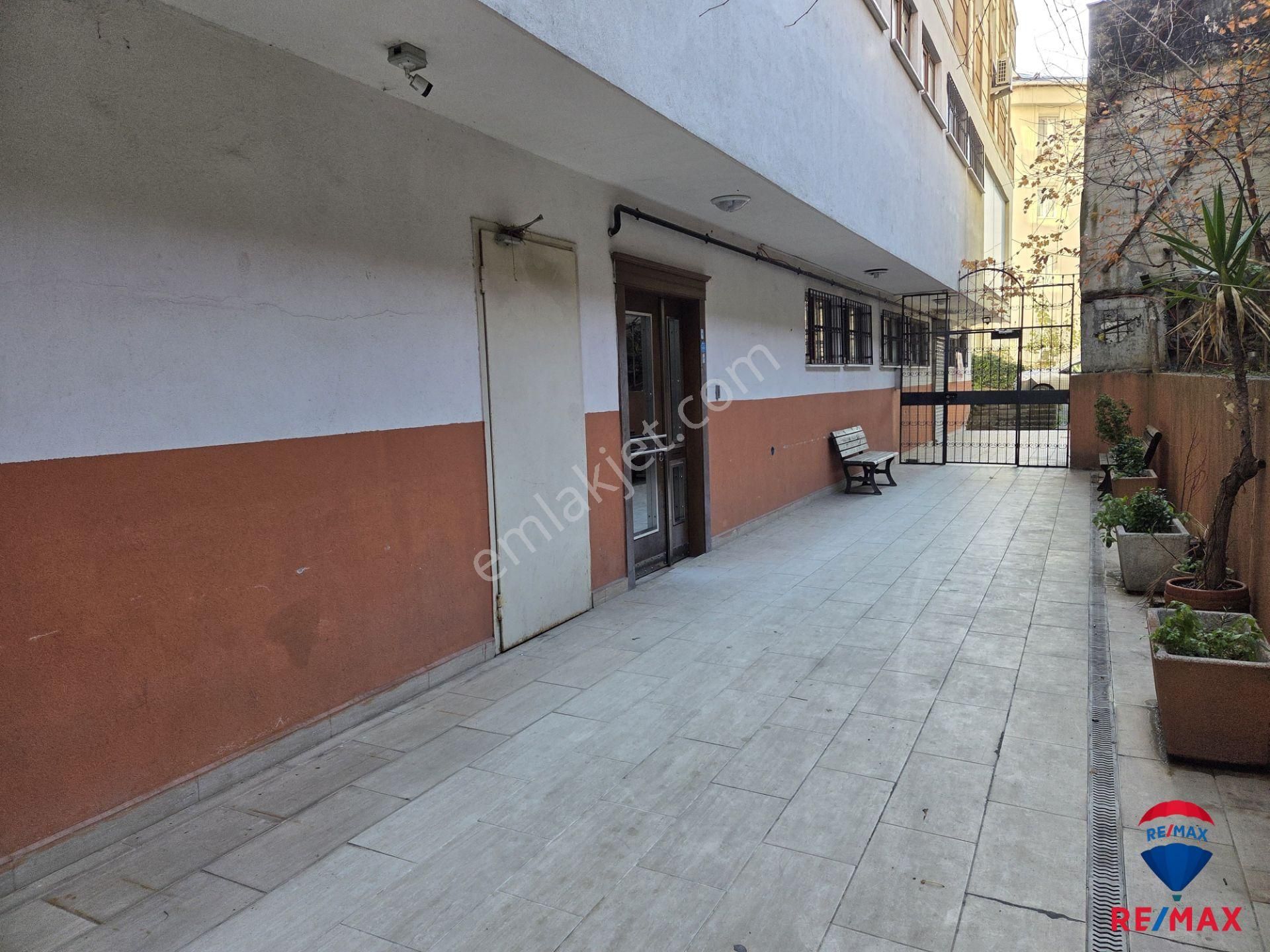 Kağıthane Hamıdıye'de | Kapalı Otoparklı 2+1 Satılık - Görsel 20