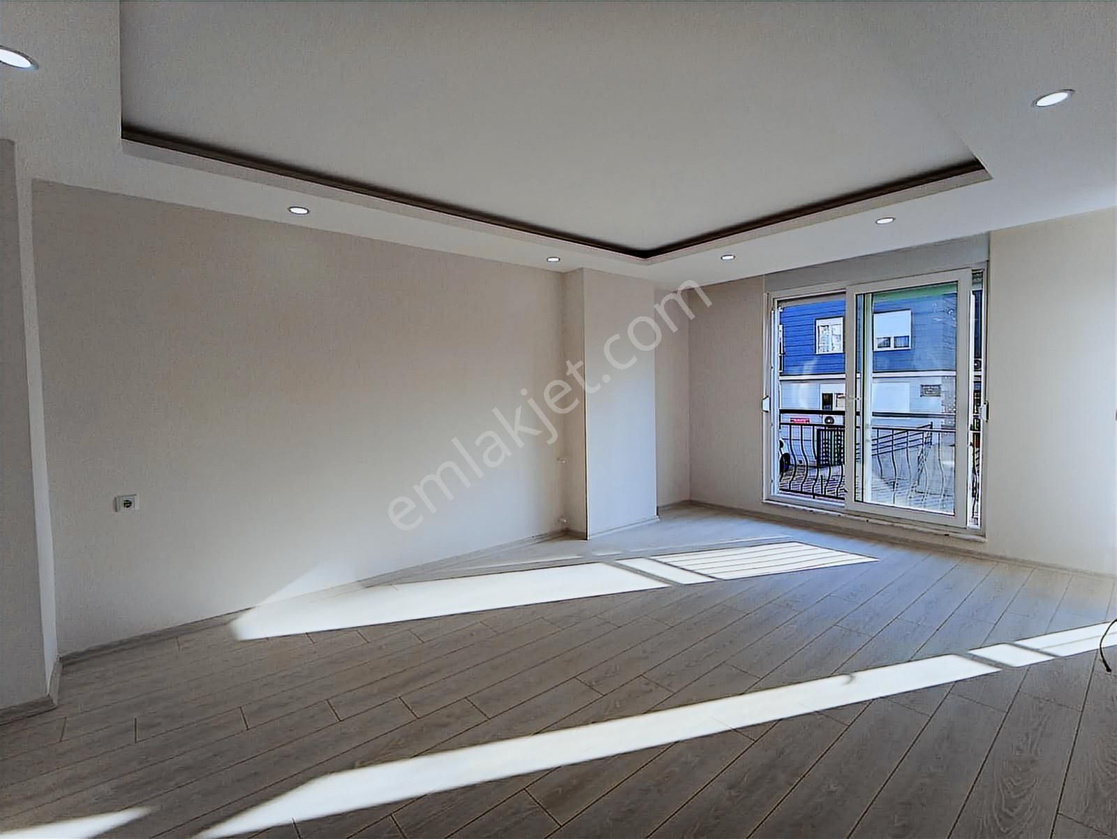 Erenköy'de Ayrı Mutfaklı Sıfır Katta 2+1 Daire