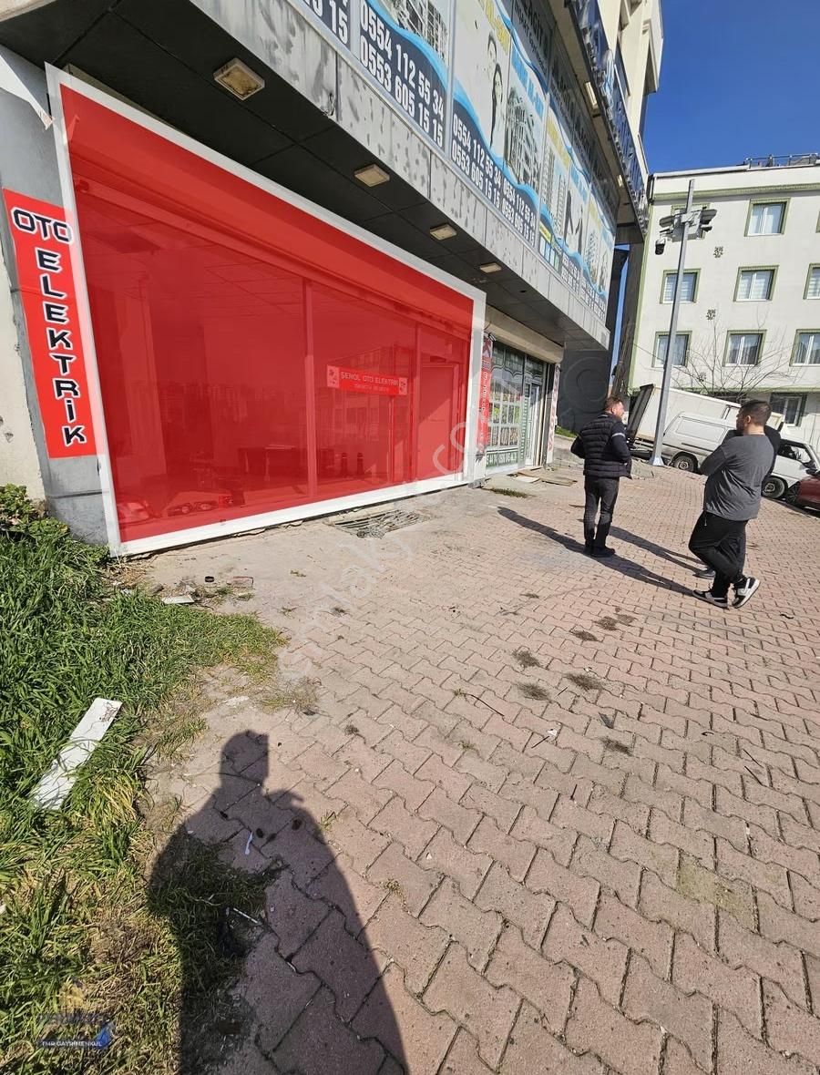 Esenyurt Kıraçta Yunus Emre Caddesinde Depolu Dükkan