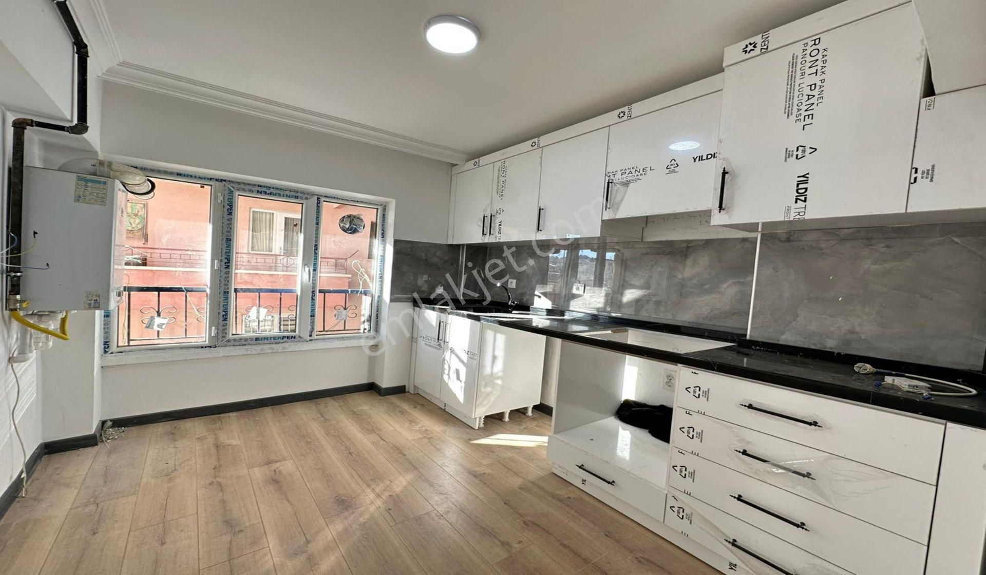 Bademlikde 3+1 Kat Konumunda Full Yapılı Park Manzarlı Masrafsız