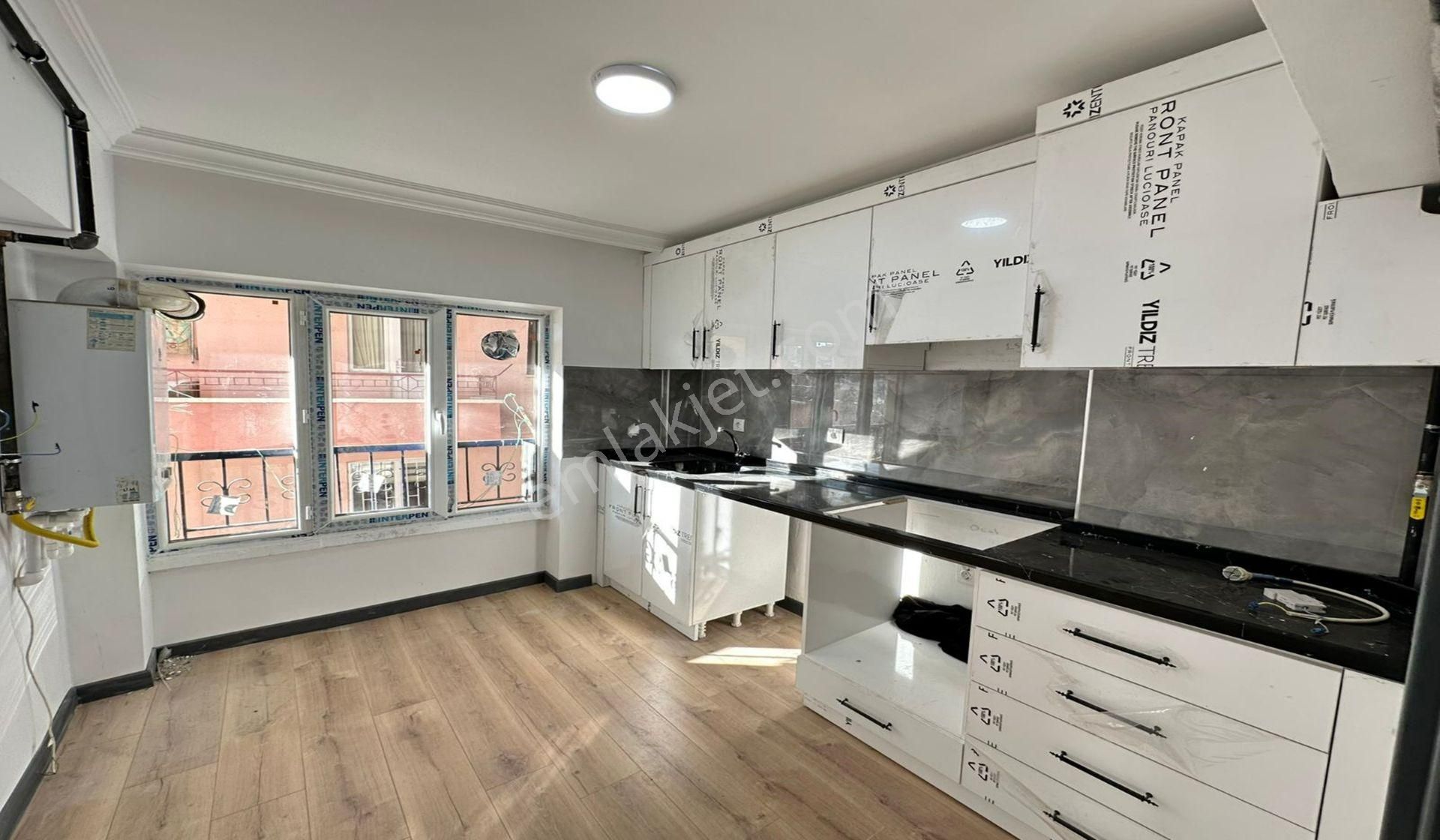 Bademlikde 3+1 Kat Konumunda Full Yapılı Park Manzarlı Masrafsız - Görsel 13