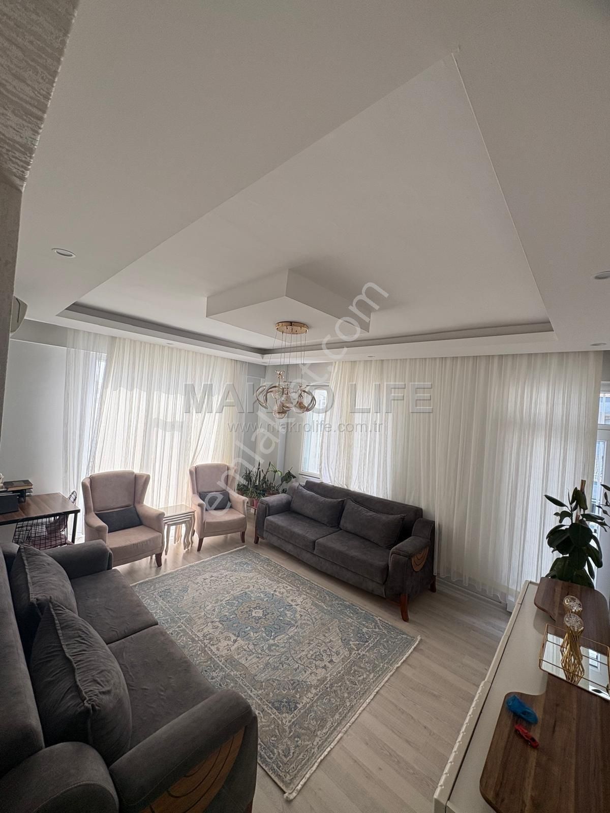 Bağcılar'da Full Bakımlı 3+1 Satılık Daire