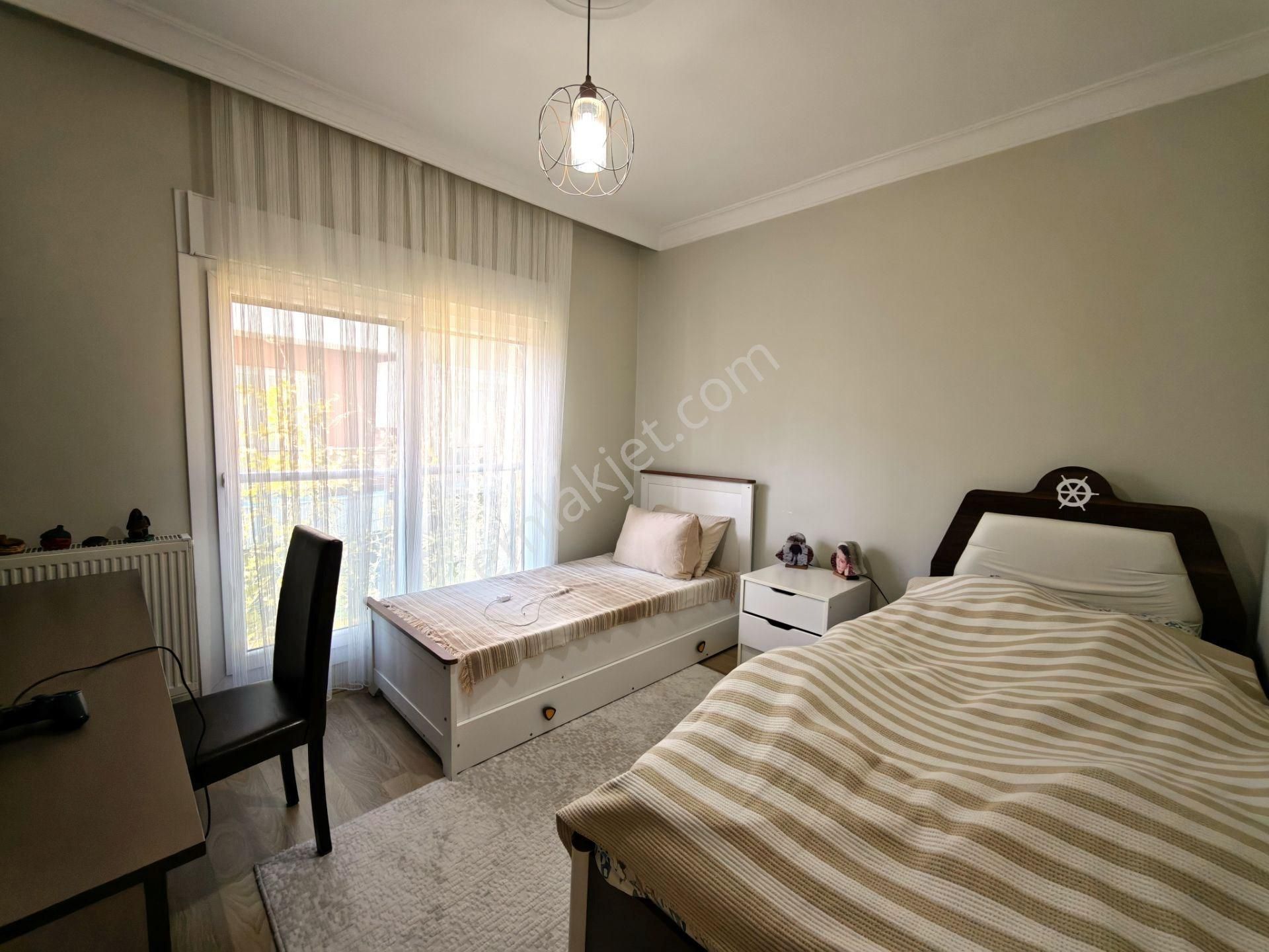 Kuşadası Satılık Bakımlı Ferah 2+1 Daire - Görsel 19