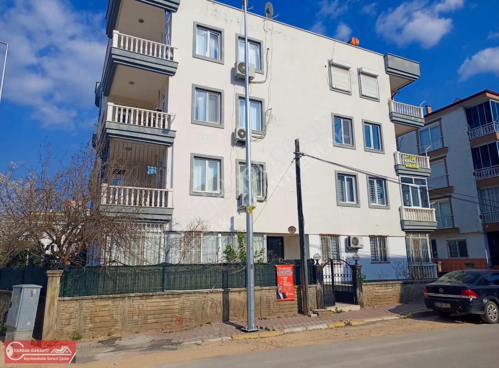 2+1 Ayrı Mutfaklı Geniş Kullanımlı Çift Balkonlu Katta Daire