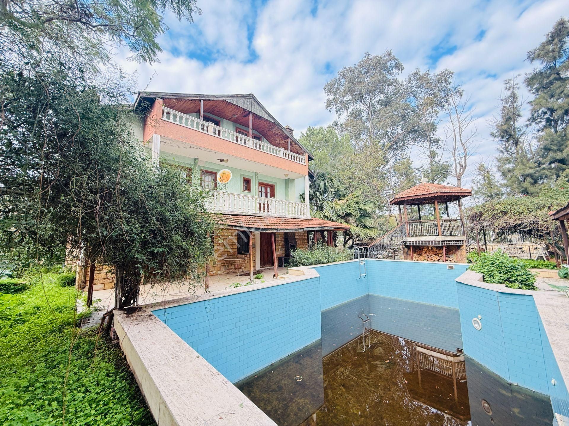 Sahilevlerinde Denize Yakın Satılık Havuzlu Müstakil 5+1 Villa - Görsel 3