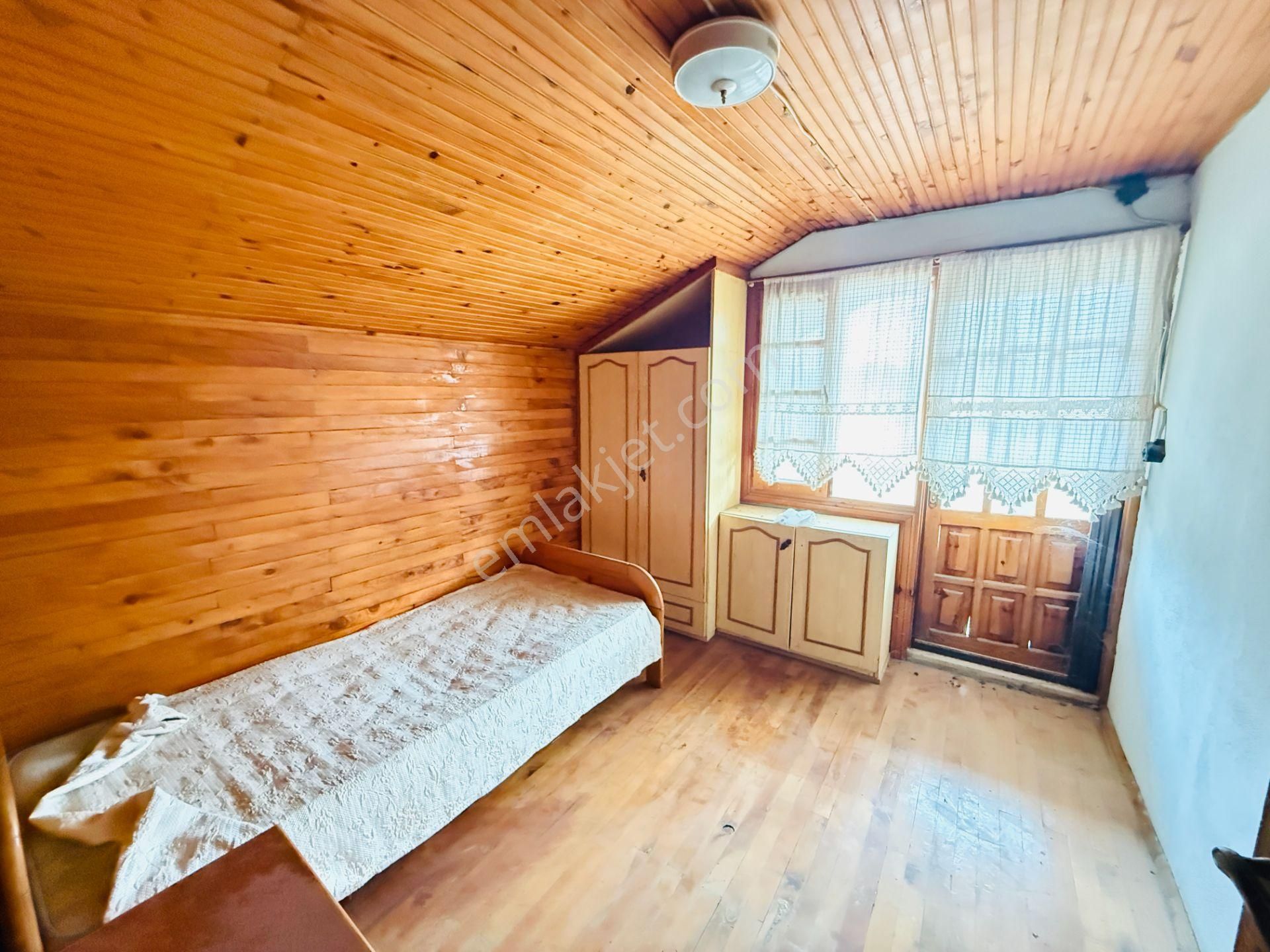 Sahilevlerinde Denize Yakın Satılık Havuzlu Müstakil 5+1 Villa