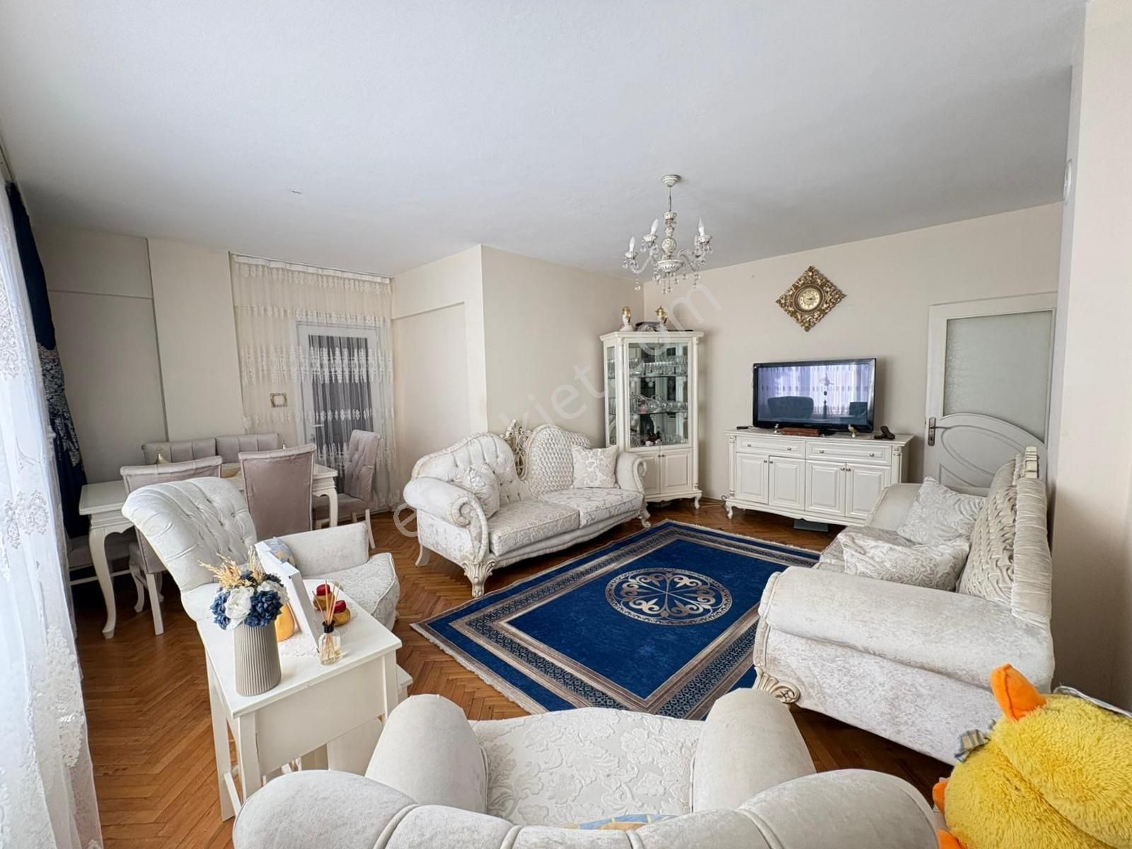 Mertcan'dan Havuzlu Güvenlikli Sitede Balkonlu Giriş Kat 2+1