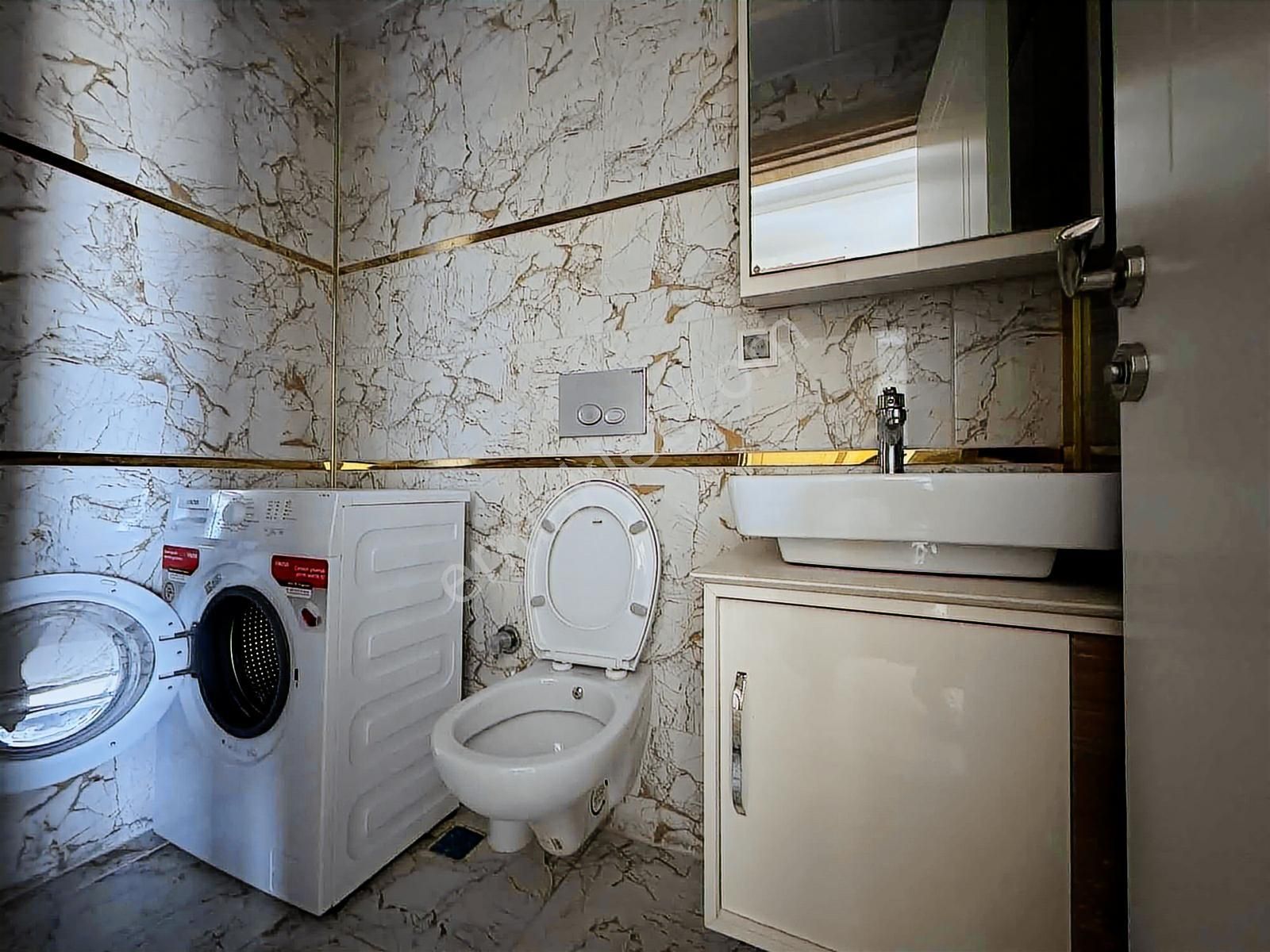 Kiralık 3+1 Geniş 3 Banyolu Daire - Görsel 13