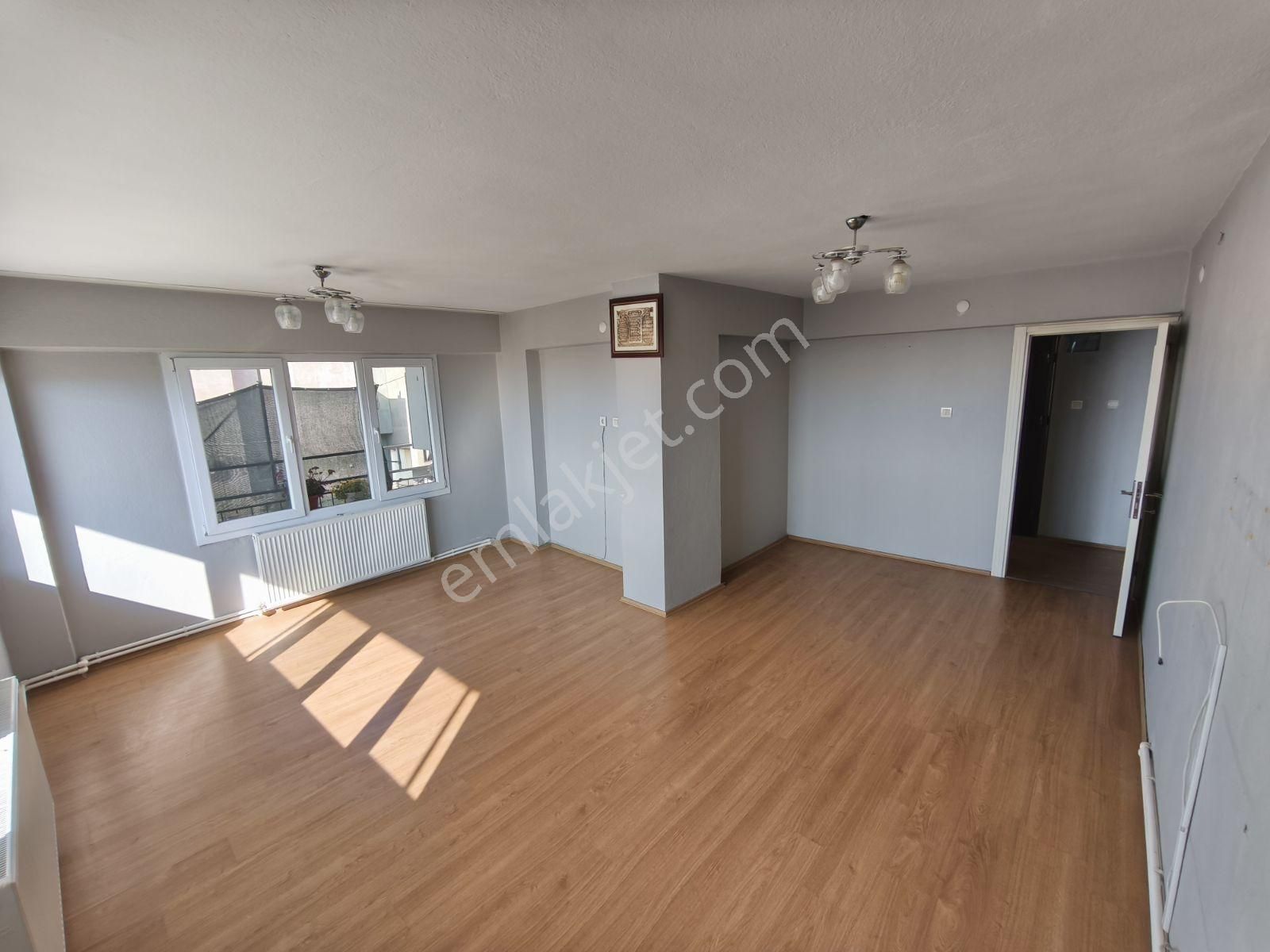 Hastane Ve Cadde Yakını 3+1 Köşe Doğalgazlı Manzaralı - Görsel 3