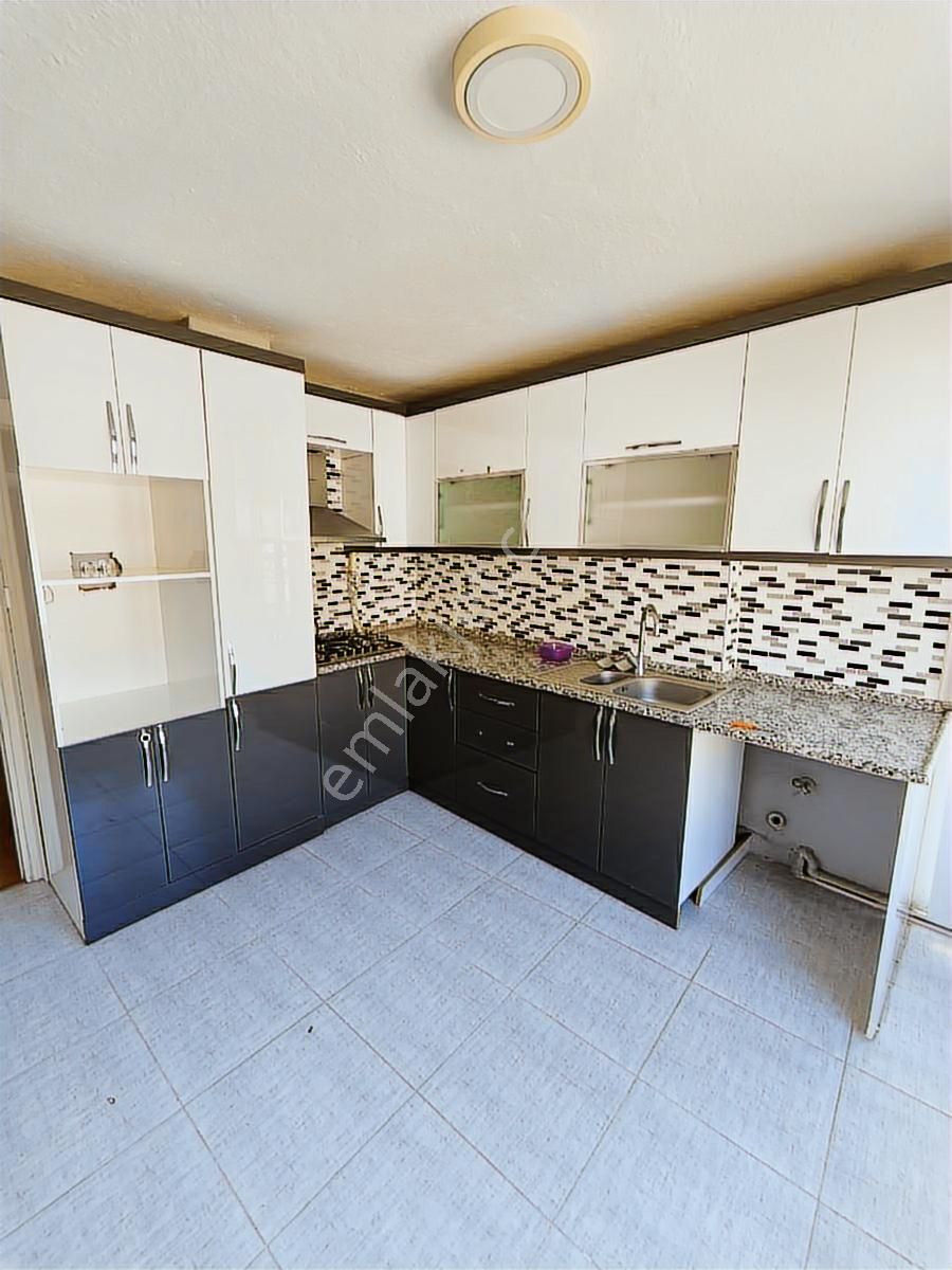 Hastane Ve Cadde Yakını 3+1 Köşe Doğalgazlı Manzaralı - Görsel 16