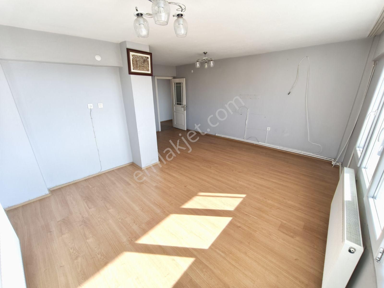 Hastane Ve Cadde Yakını 3+1 Köşe Doğalgazlı Manzaralı - Görsel 2