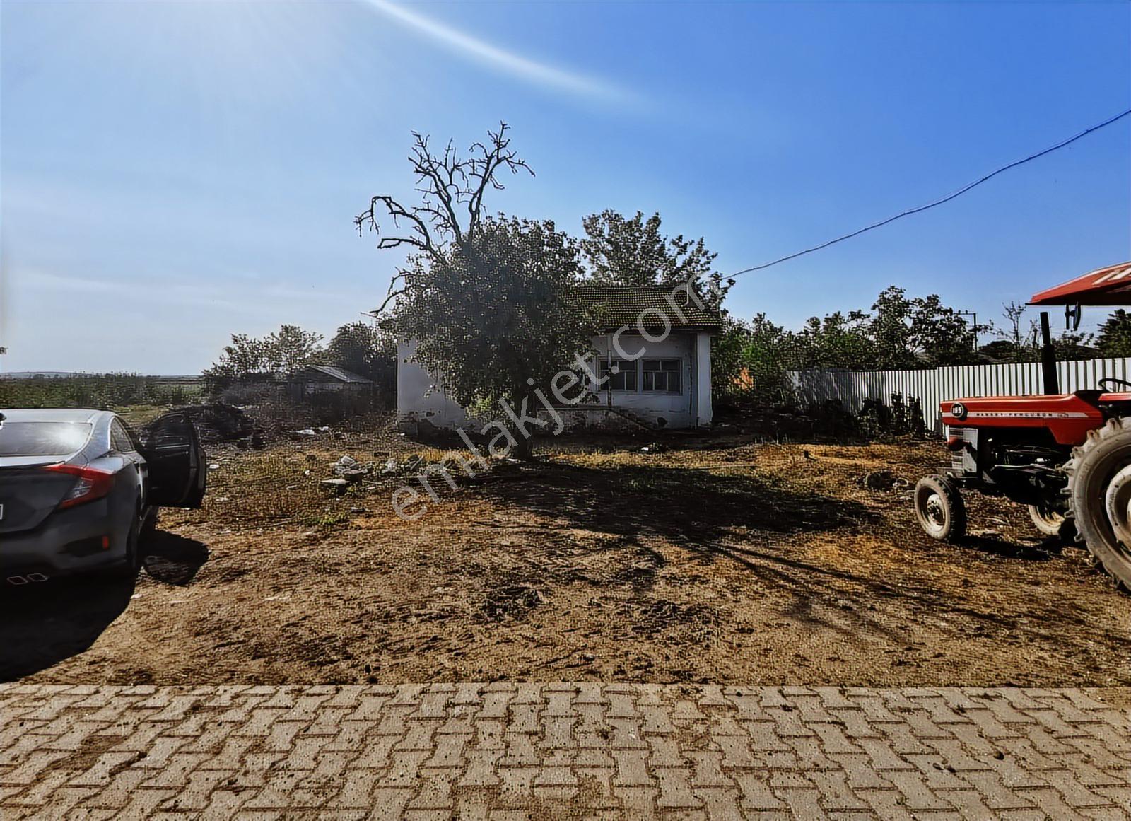 C21 Ewa'dan Yenisarıbey Köyünde 1593 M2 Arsa İçinde Avlulu Ev !!