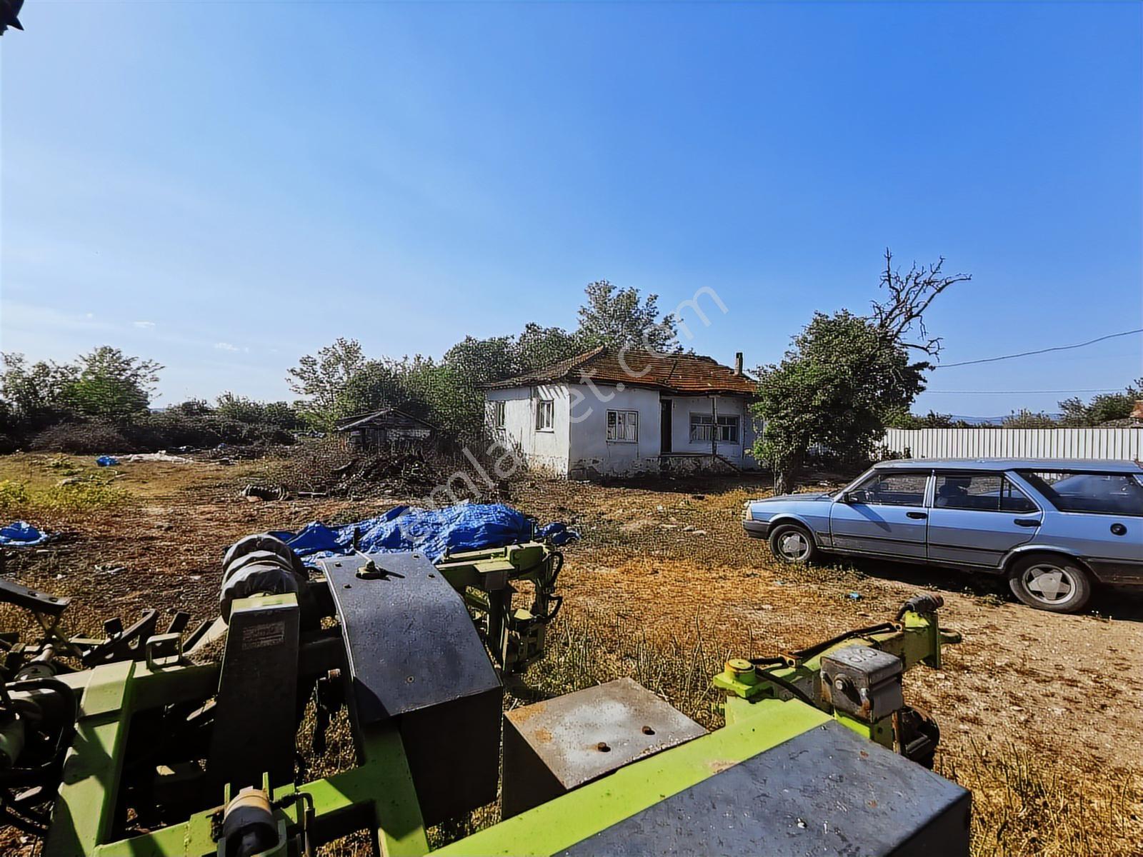 C21 Ewa'dan Yenisarıbey Köyünde 1593 M2 Arsa İçinde Avlulu Ev !! - Görsel 3
