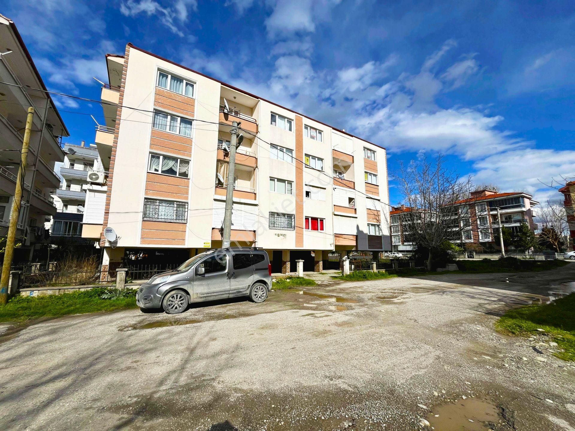 🛑🛑 Aktiften Akçay'da Satılık Denize Yakın Ön Cephe Arakat Geniş Çift Balkonlu 2+1 Daire - Görsel 3