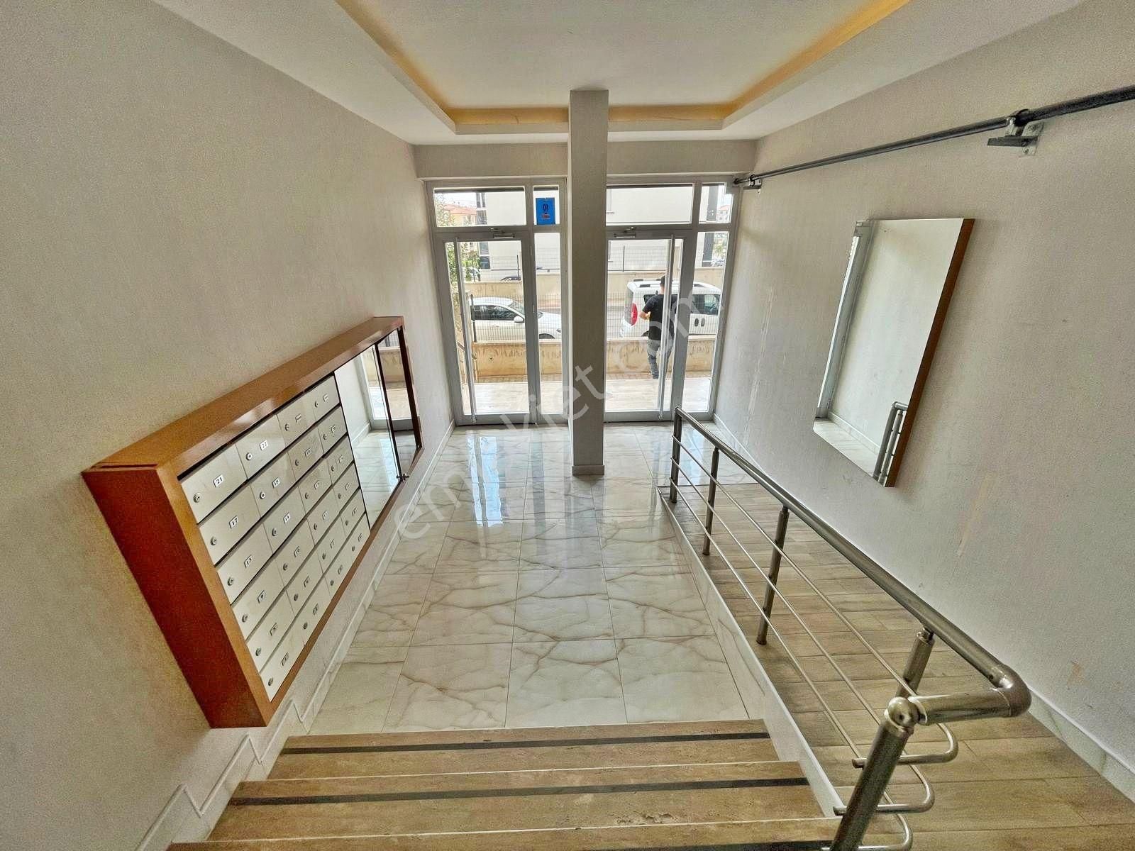 Menderes'te Daha Genşi Yok-7/24 Güvenlkli Sitede 150m2 3.5+1 - Görsel 31