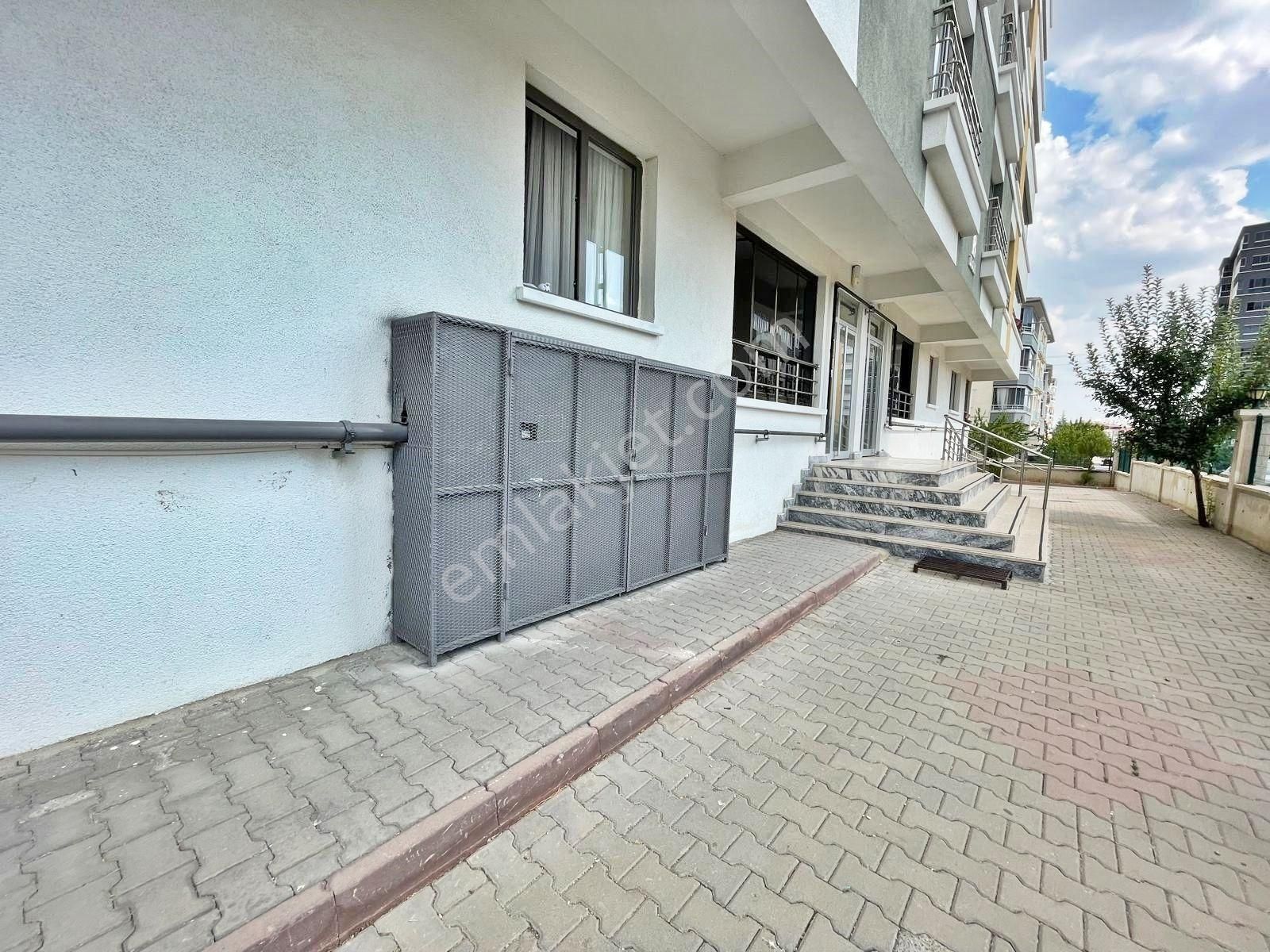 Menderes'te Daha Genşi Yok-7/24 Güvenlkli Sitede 150m2 3.5+1 - Görsel 32
