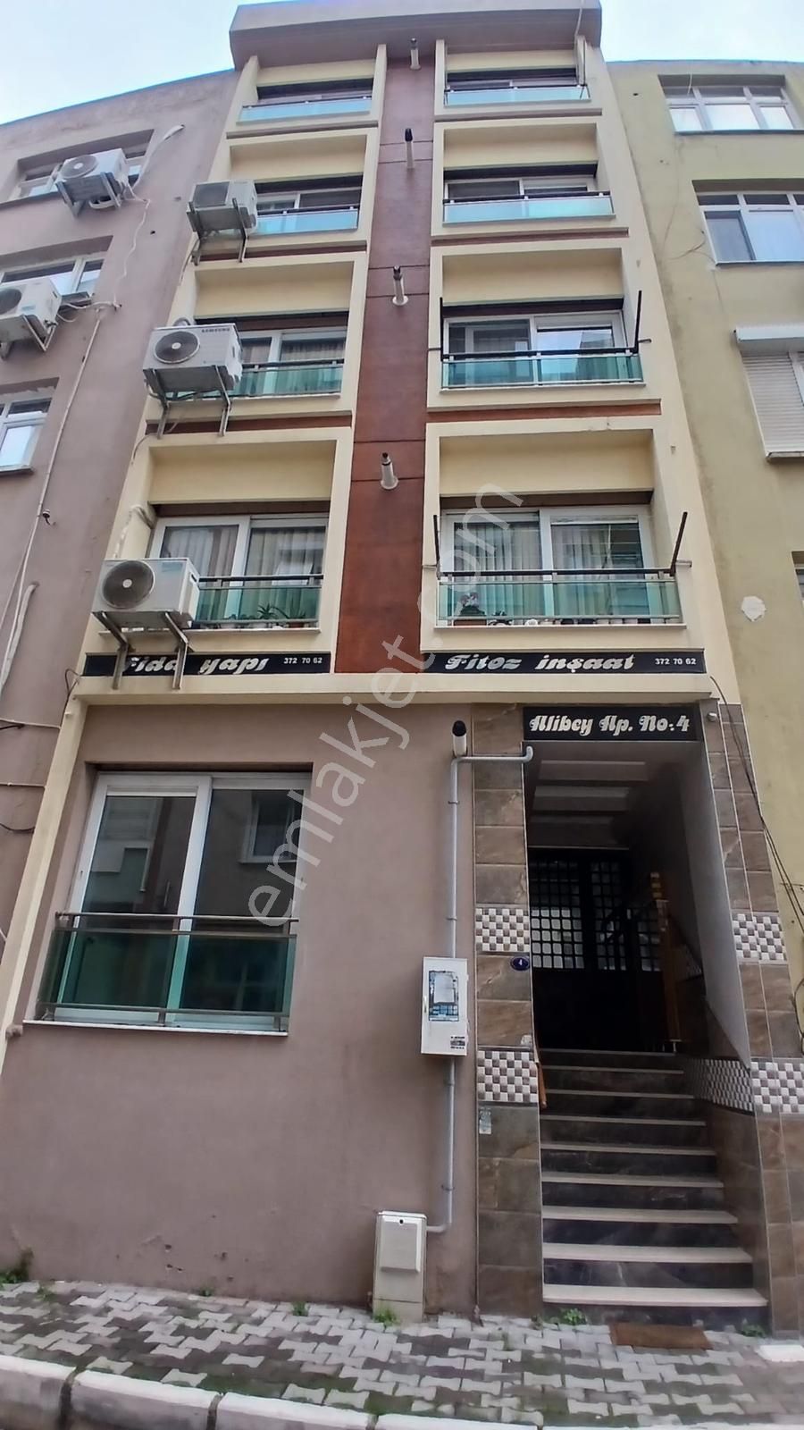 Aleybey İzban Yakını Satılık 1+1 Merkezi Konum