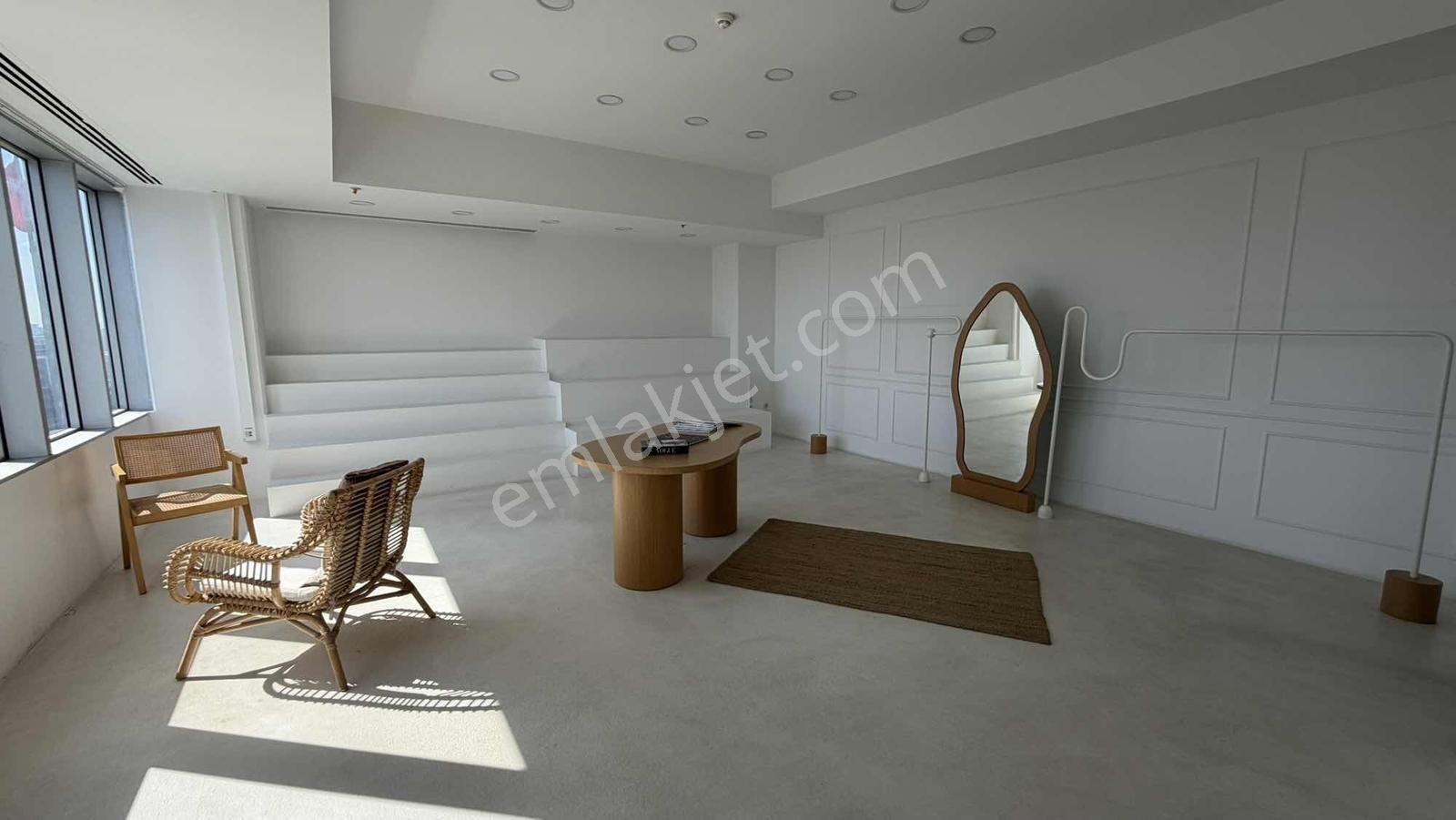 İstocta 1.000 M2 Kiralık Ofis - Görsel 8