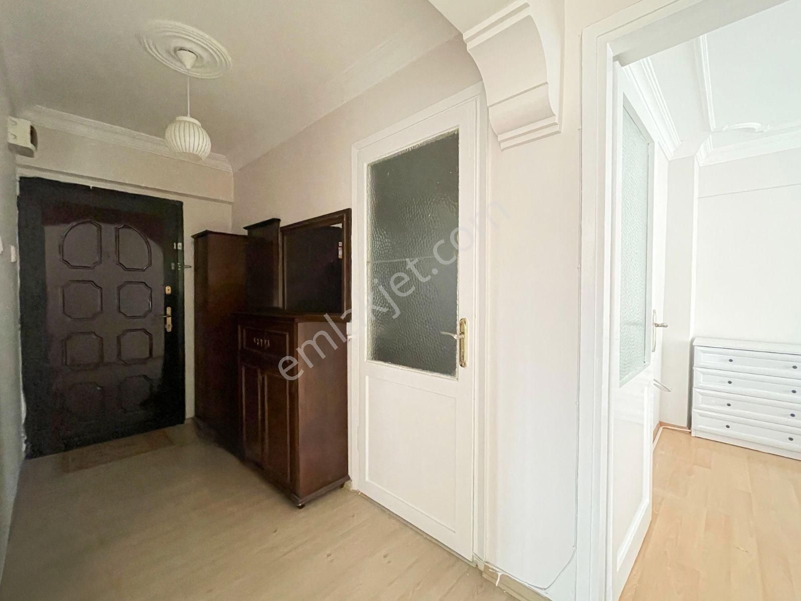 Bornova Ankara Caddesi Üzerinde 3+1 Kiralık Daire - Görsel 17