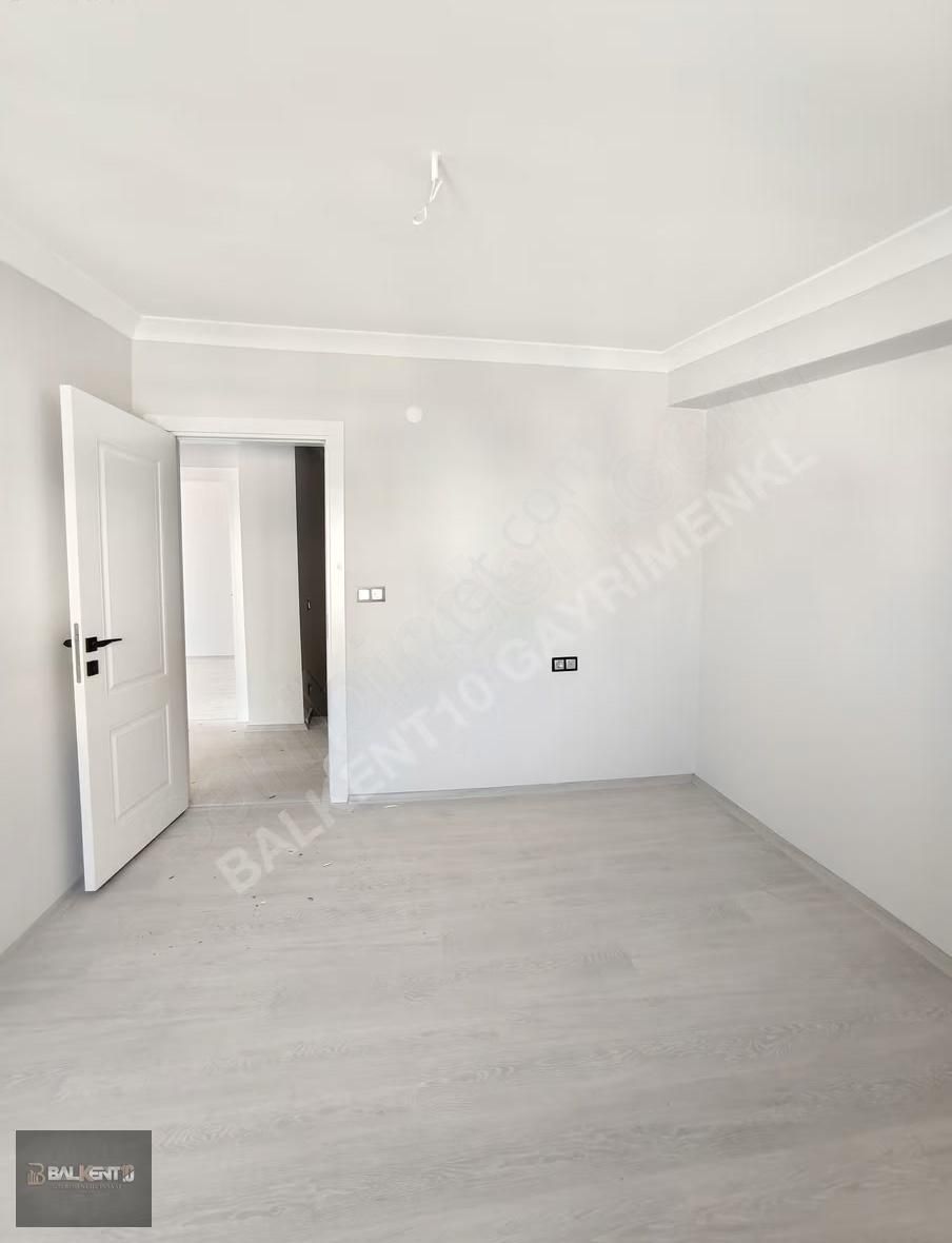 Karesi'de Köşe Sıfır 4+1 Dublex Daire - Görsel 24