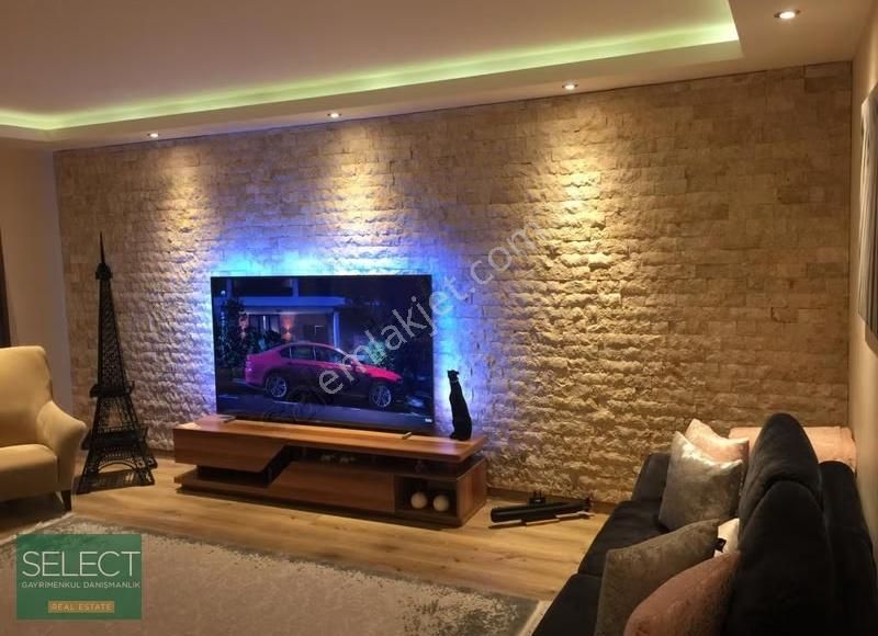 Yaşamkent'te Havuzlu Eşyalı 2+1 Kiralık Daire