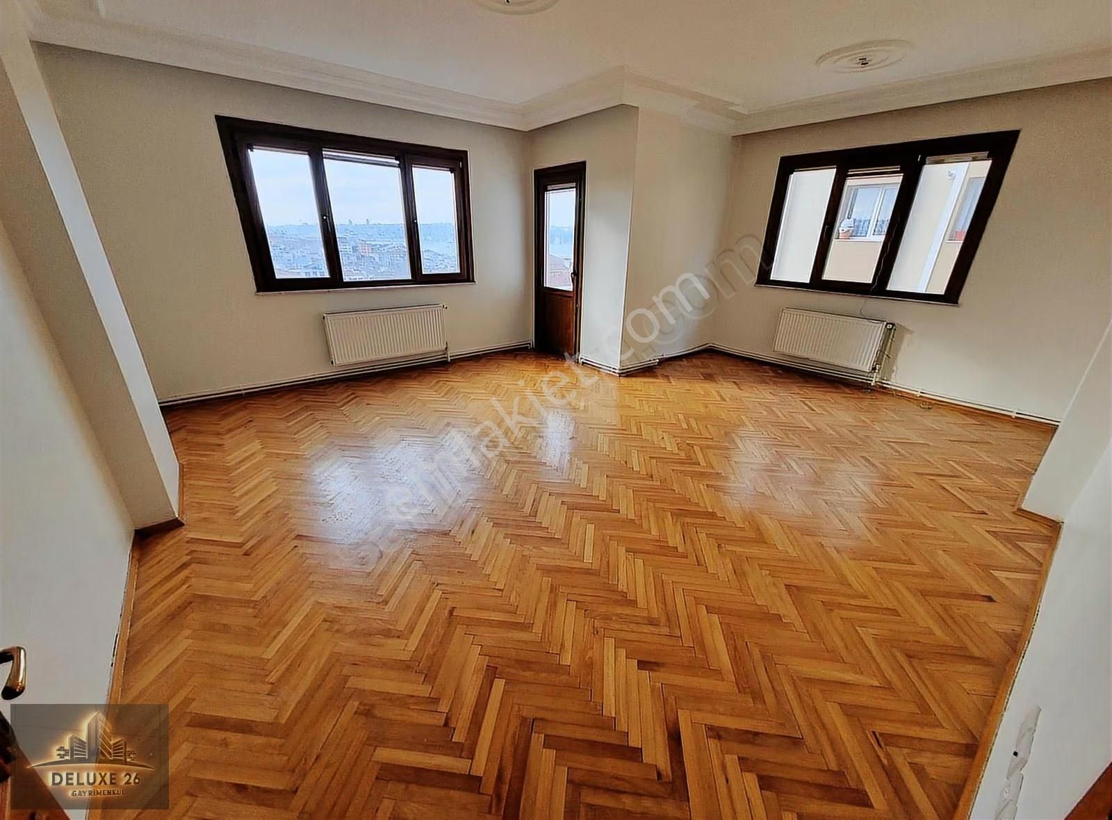 Deluxe 26 'dan Deniz Manzaralı Balkonlu İskeleye 10 Dk 3+1 Daire