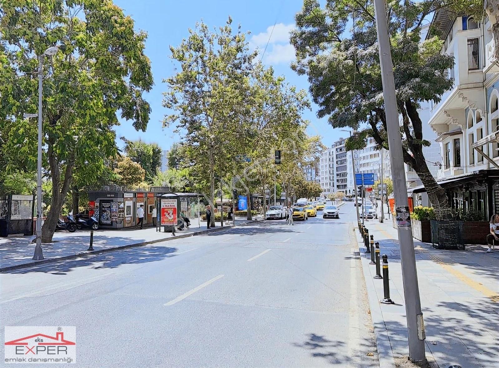 Valikonağı Caddesi Üzerinde,mükemmel Manzaralı 150m2,bakımlı 3+1 - Görsel 3