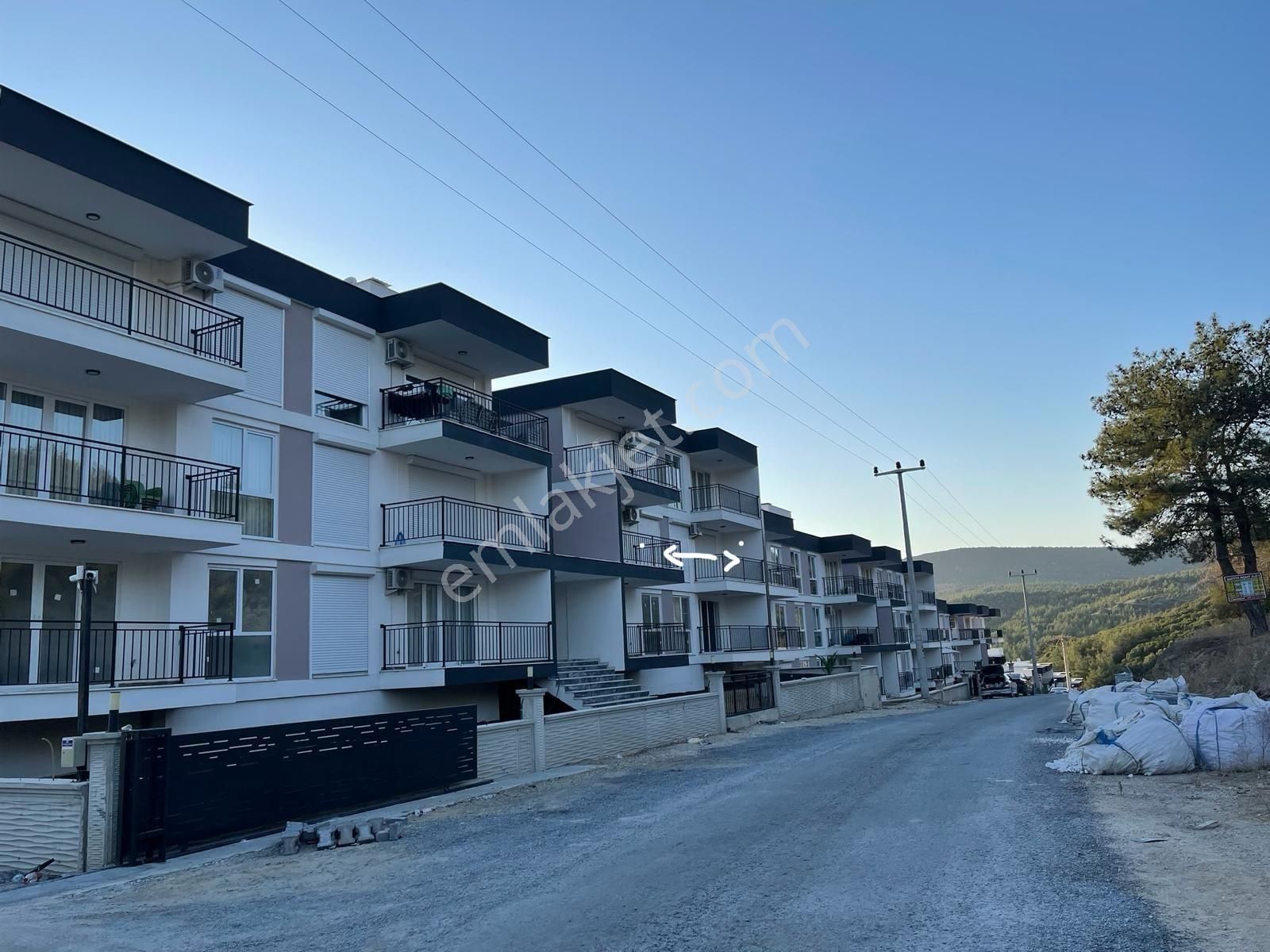 Kuşadası Kirazlı Yolunda Full Eşyalı Kiralık 1 +1 Daire - Görsel 23