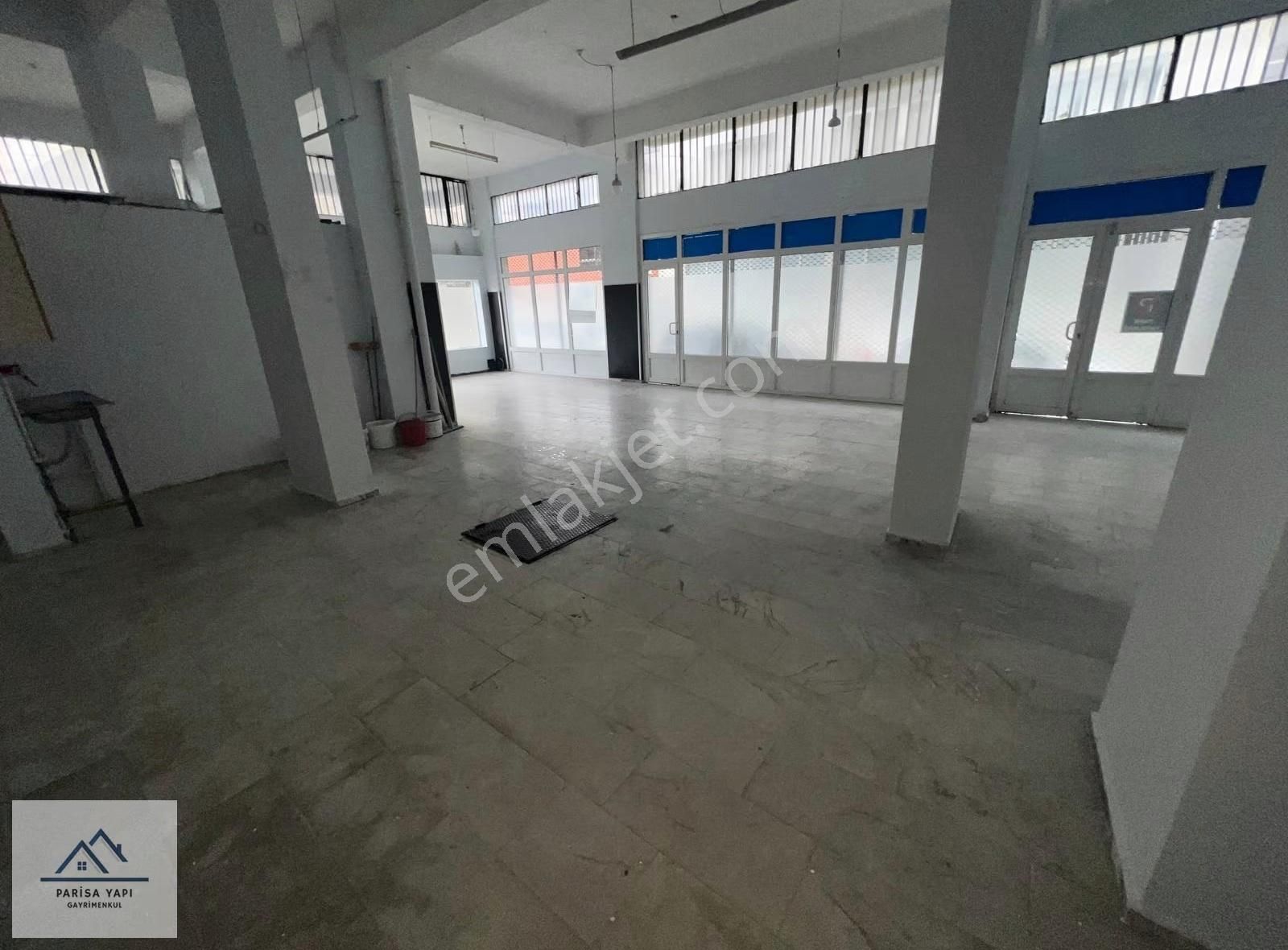Bucaparisa'dan Çiftçi Petrol Yaknı 180m2 Kepenkli Kiralık Dükkan
