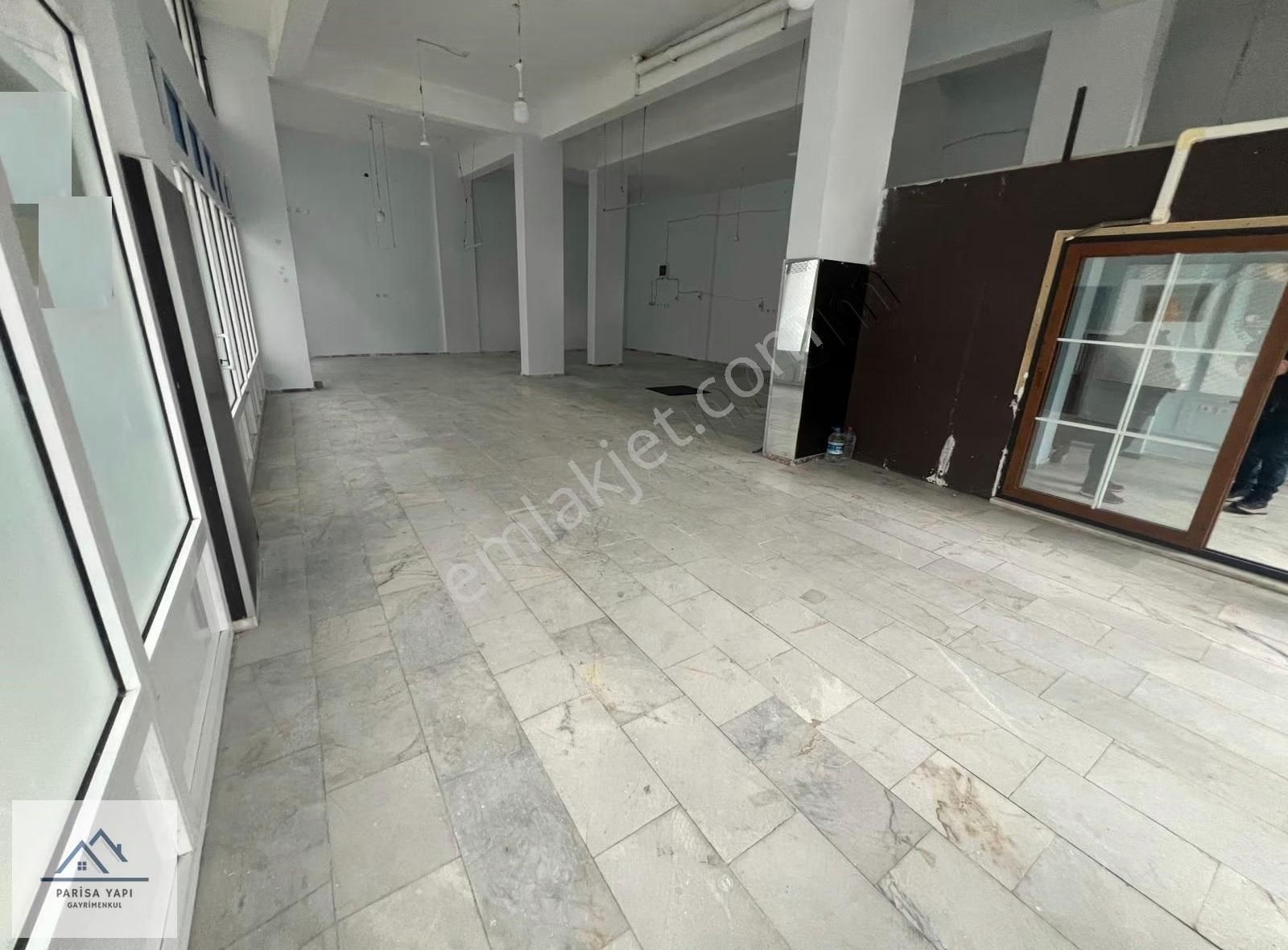 Bucaparisa'dan Çiftçi Petrol Yaknı 180m2 Kepenkli Kiralık Dükkan - Görsel 3