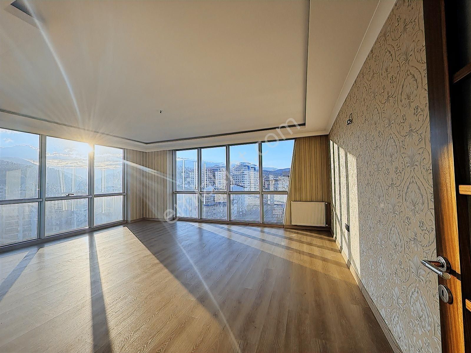 Söğütlüde Denize Yakın Şehir Manzaralı 5+2 | Tekce - Görsel 18