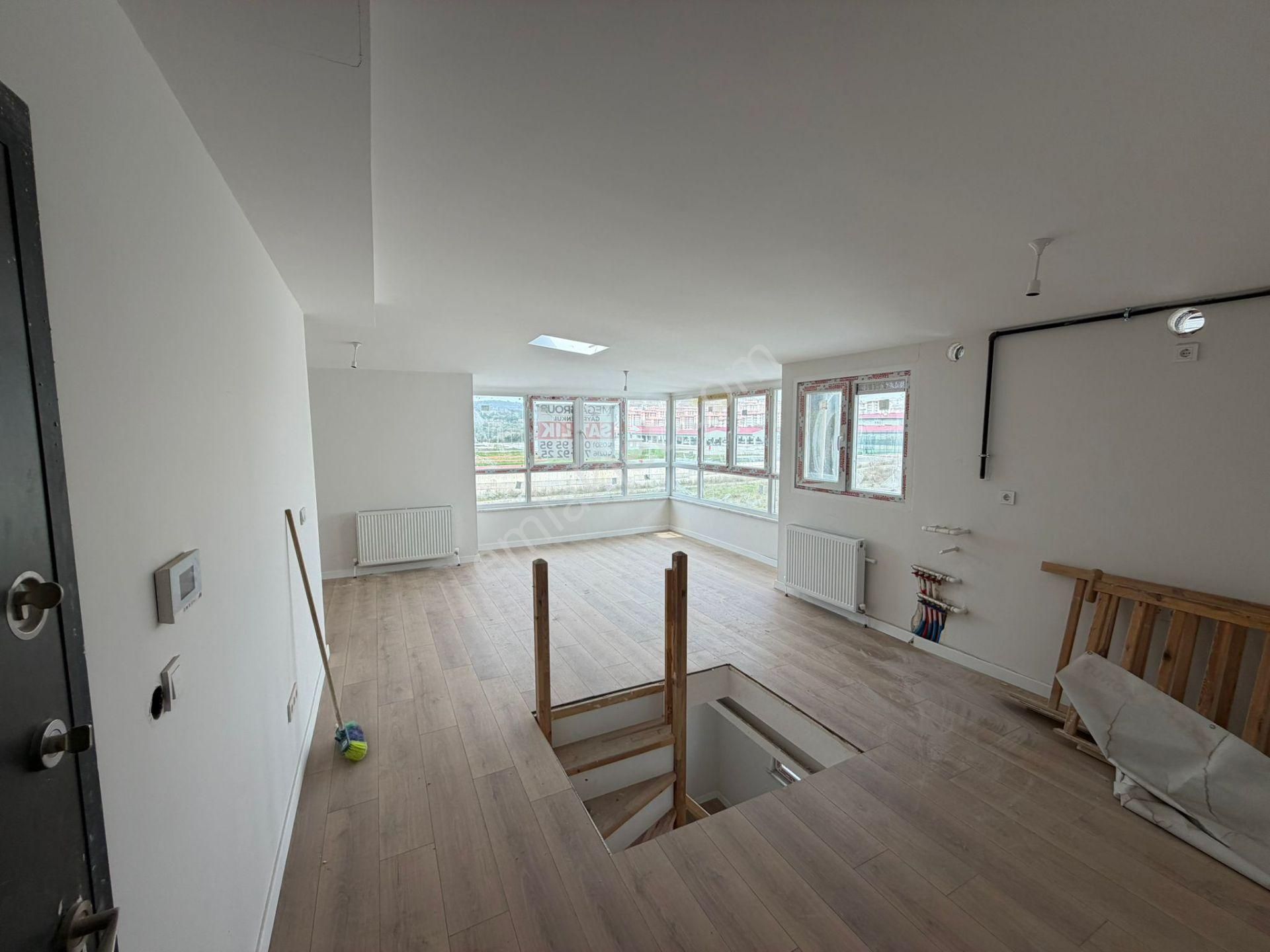 Emlak Dünyasından 0 Binada Tapu Masrafsız Ebeveyn Banyolu Etrafı Açık Ferah 4+2 Dublex