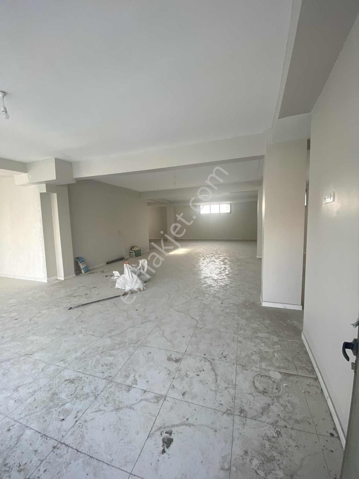 Taşoluk Merkezde Kiralık İki Katlı Ticari Dükkan - Görsel 3