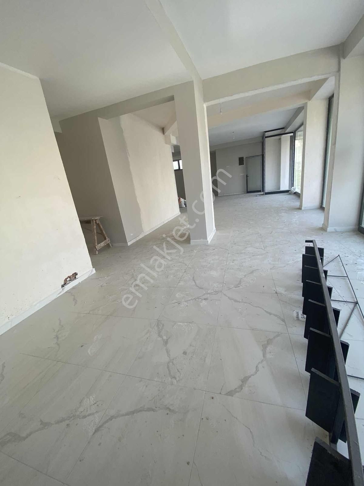 Taşoluk Merkezde Kiralık İki Katlı Ticari Dükkan - Görsel 5