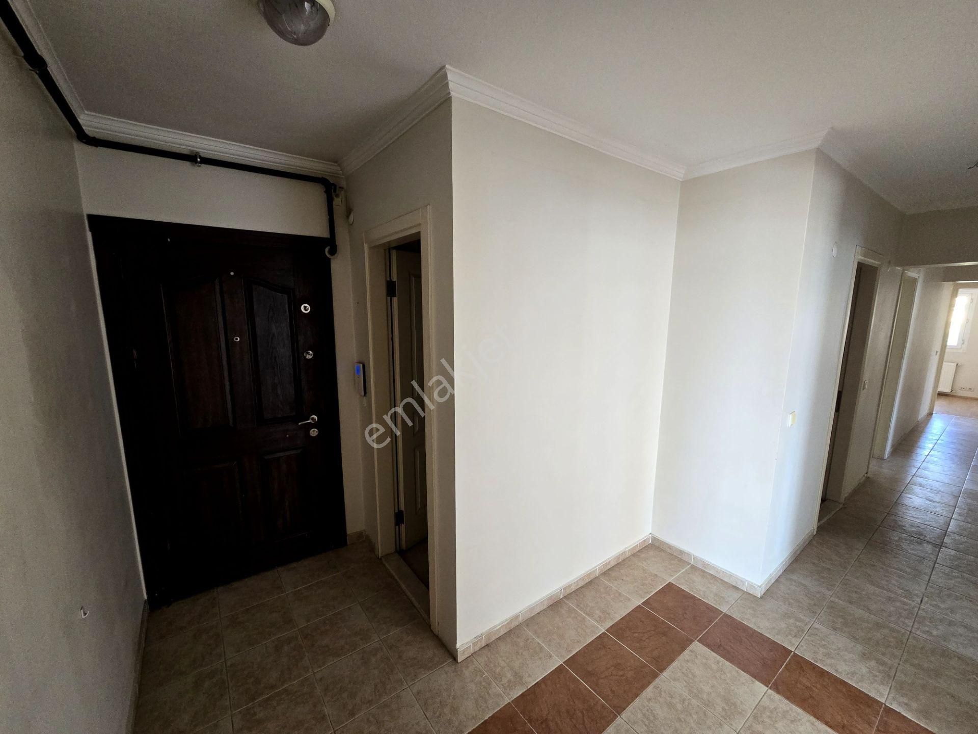 Bayraklı Körfez Mahallesinde Kiralık 4+1 Daire - Görsel 2