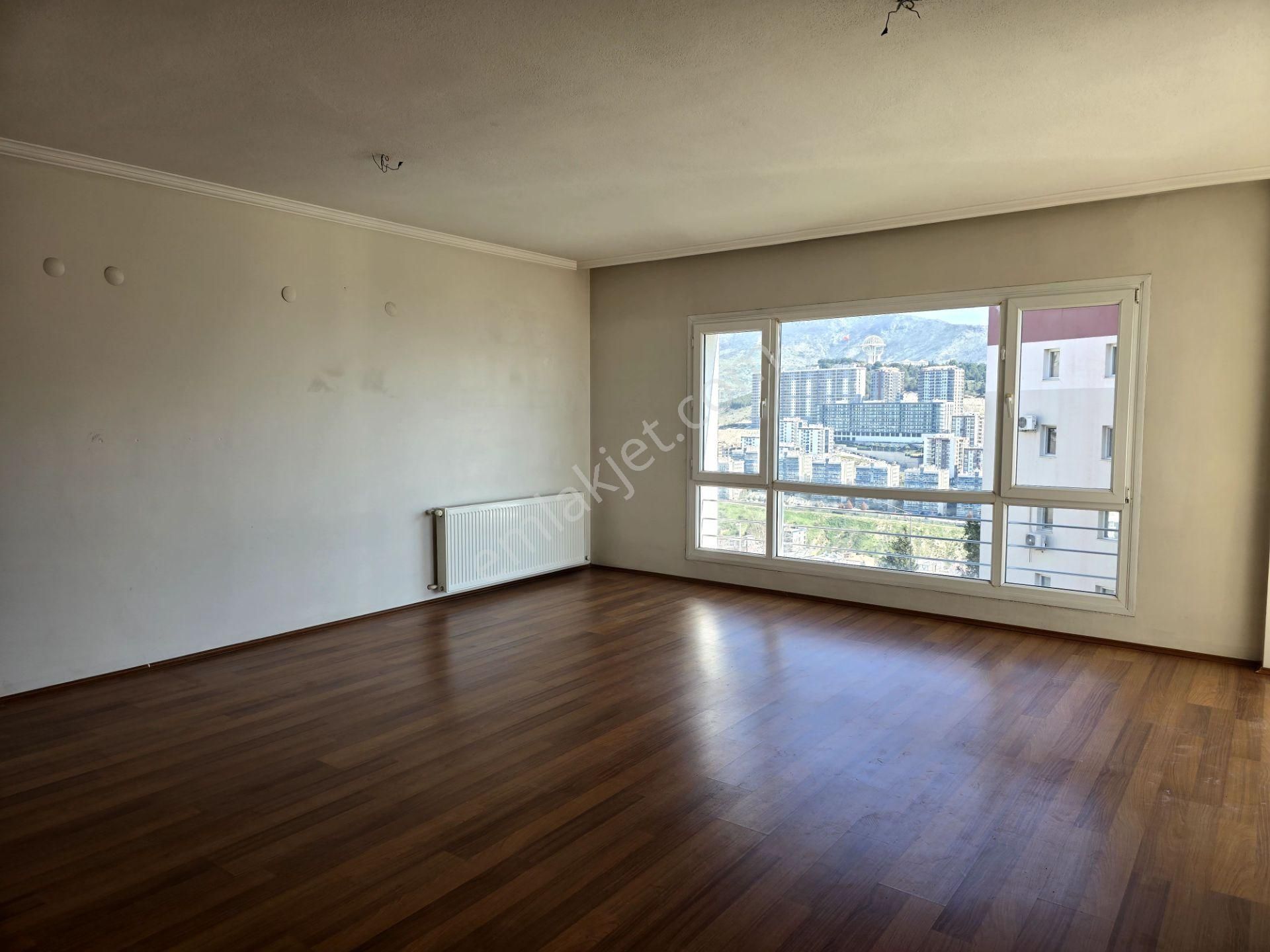 Bayraklı Körfez Mahallesinde Kiralık 4+1 Daire - Görsel 6